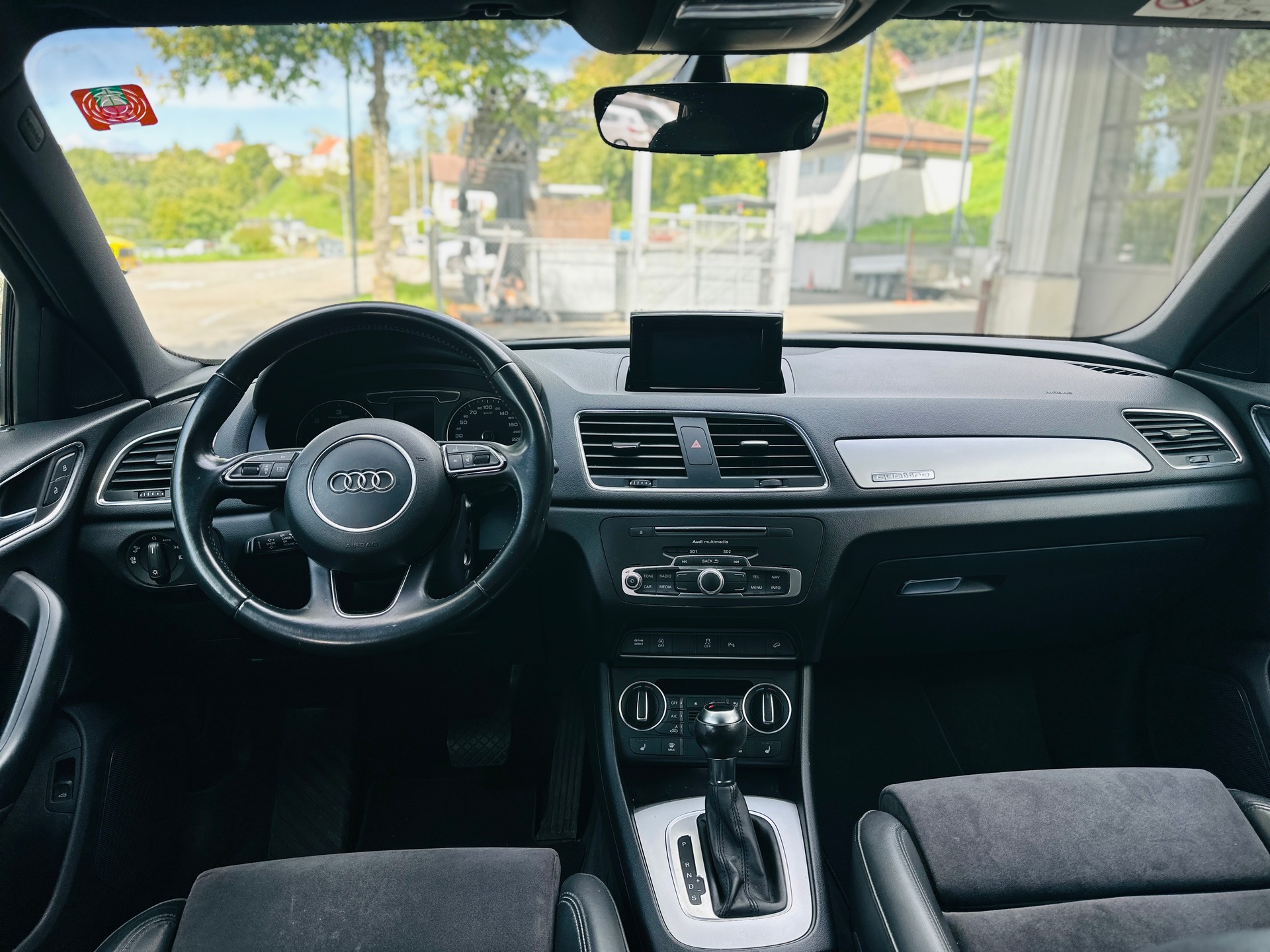 AUDI Q3 2.0 TDI quattro S-tronic-image-12