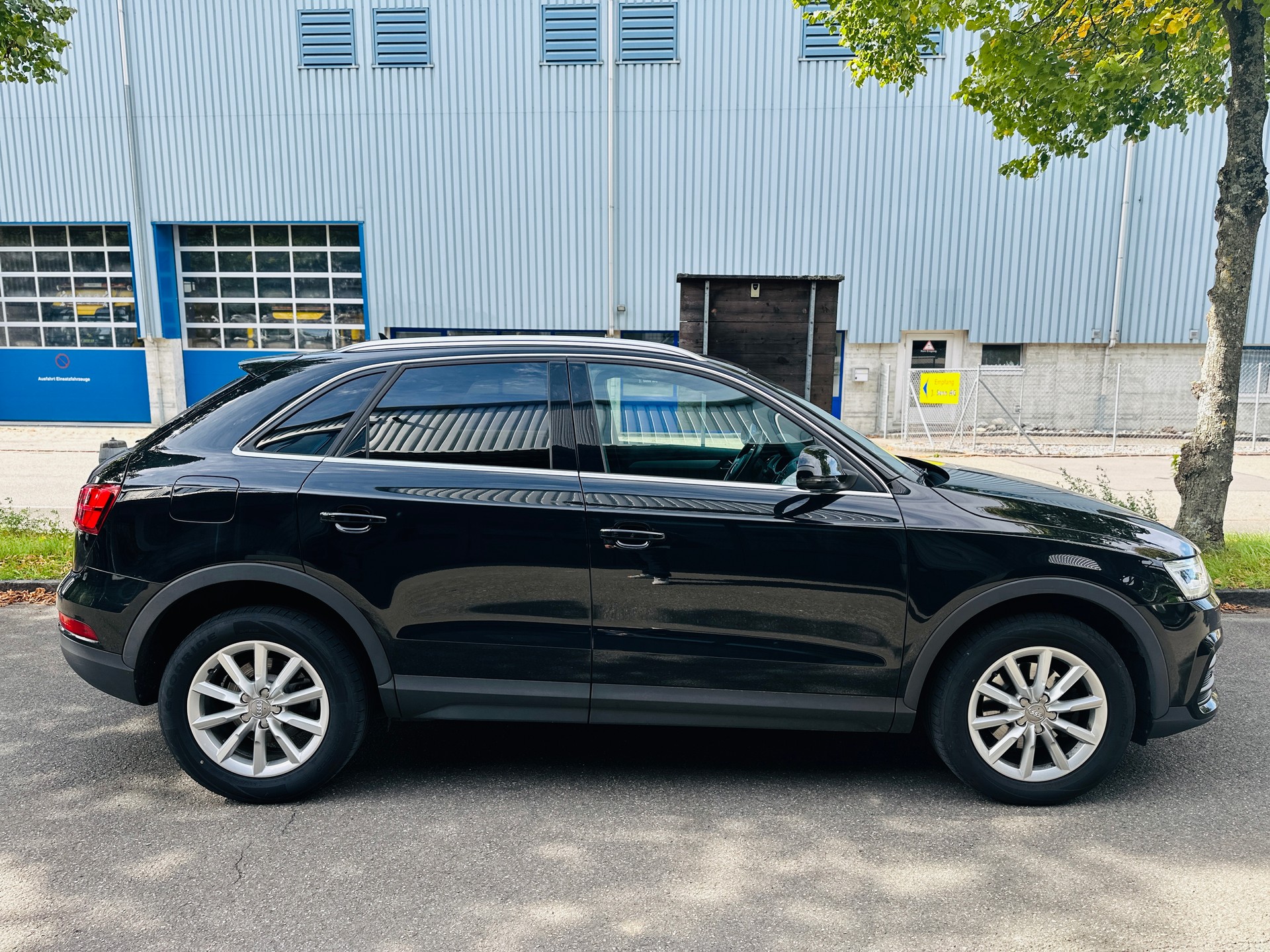 AUDI Q3 2.0 TDI quattro S-tronic-image-9