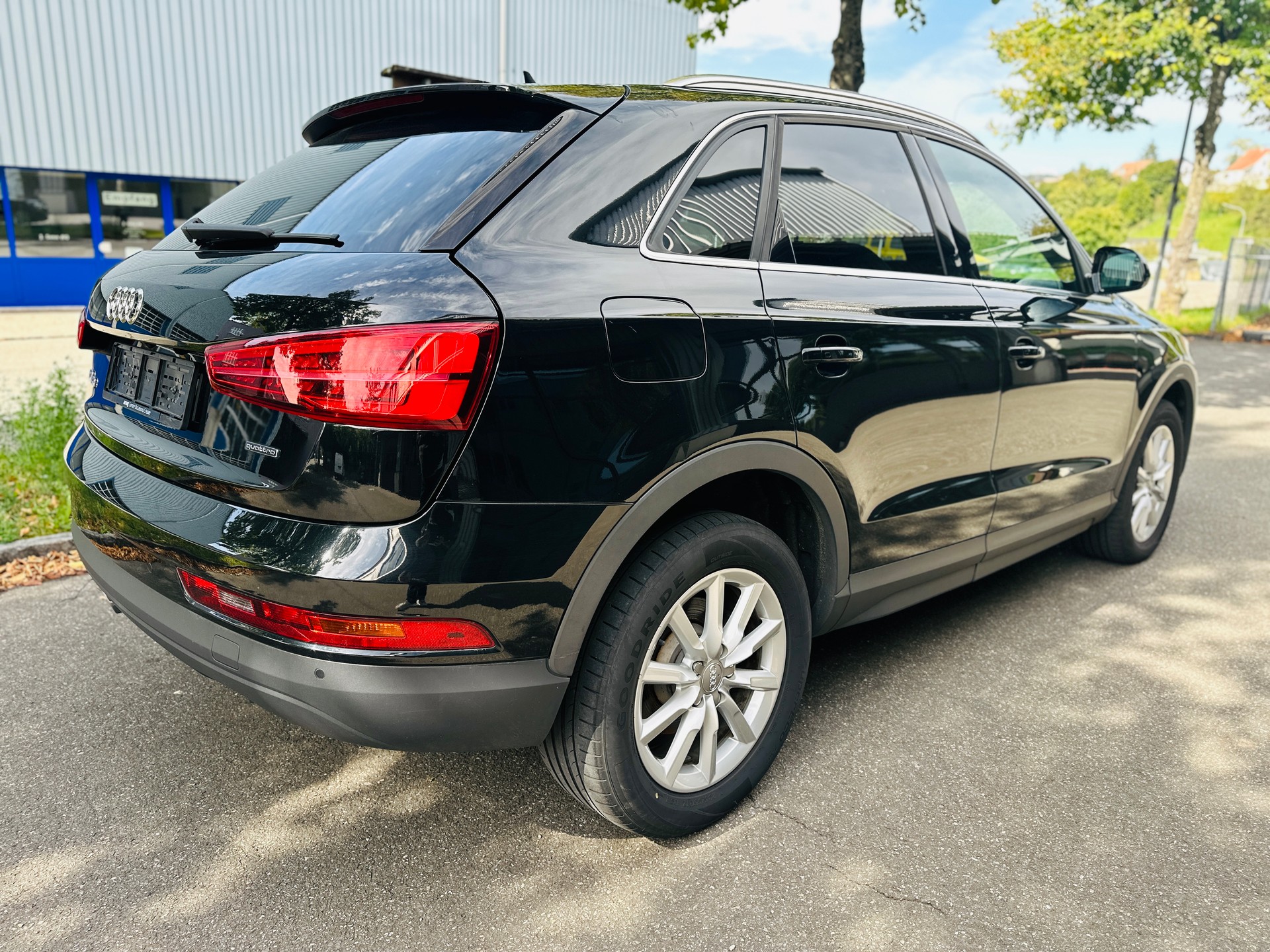 AUDI Q3 2.0 TDI quattro S-tronic-image-8