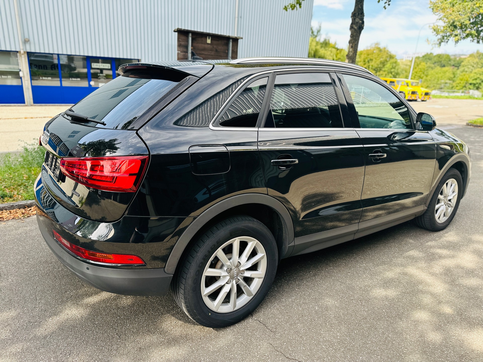 AUDI Q3 2.0 TDI quattro S-tronic-image-10
