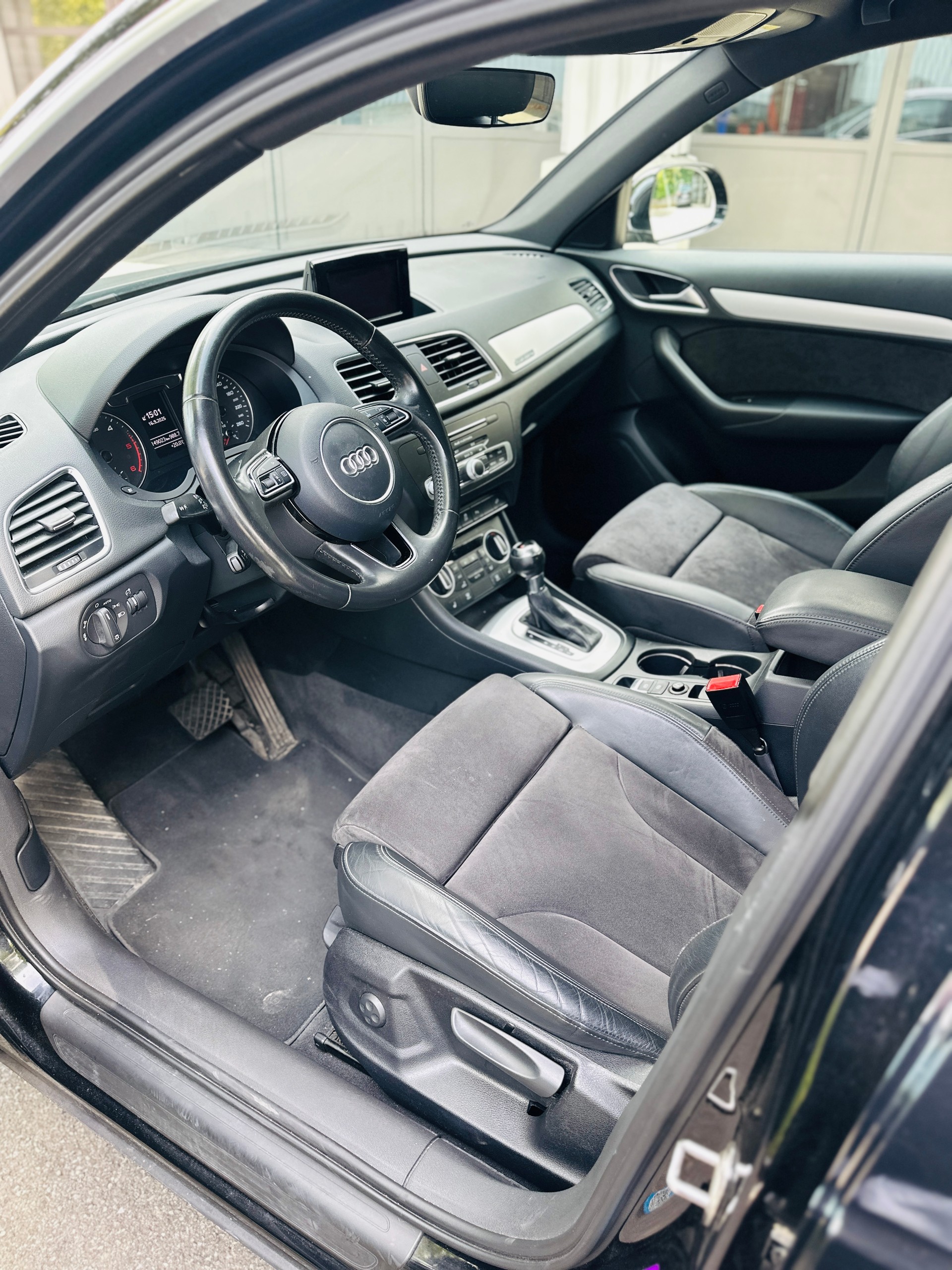 AUDI Q3 2.0 TDI quattro S-tronic-image-13