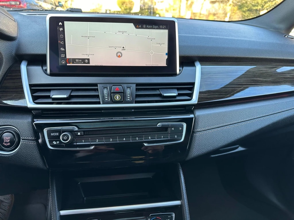 BMW 220d xDrive Active Tourer Steptronic Luxury Line ** Voll-Leder ** Gr-Navi ** RF-Kamera ** Panorama-Glass ** H.Up Display **-image-7