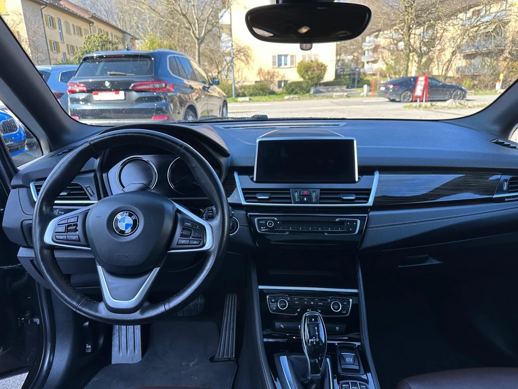 BMW 220d xDrive Active Tourer Steptronic Luxury Line ** Voll-Leder ** Gr-Navi ** RF-Kamera ** Panorama-Glass ** H.Up Display **-image-9
