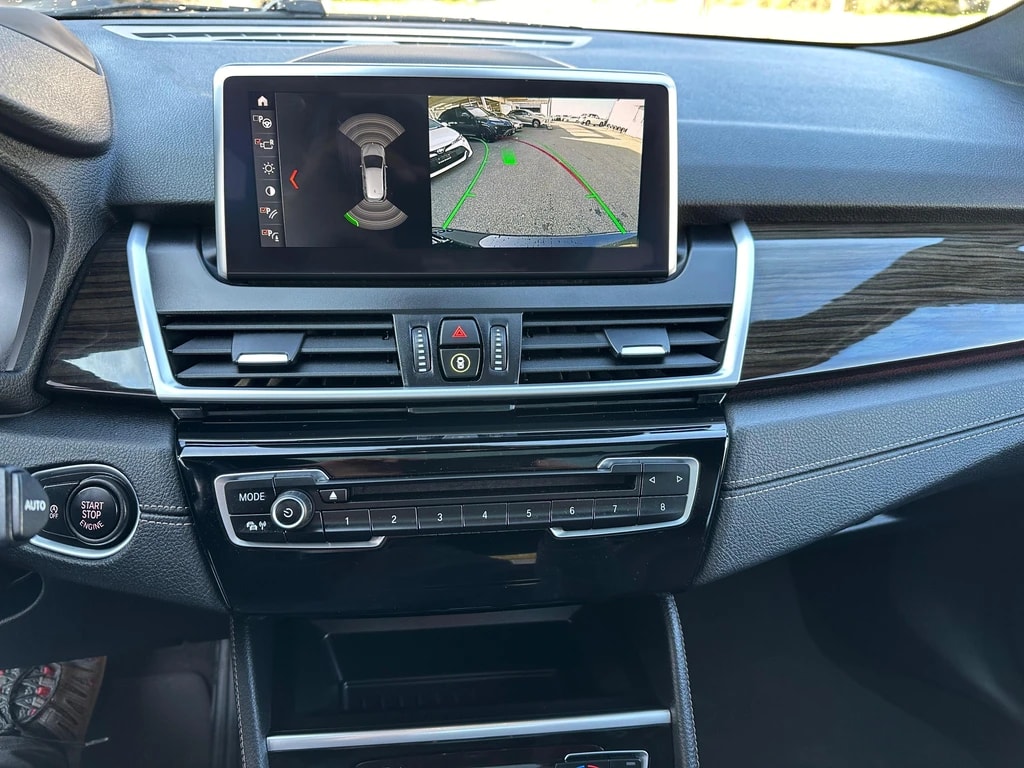 BMW 220d xDrive Active Tourer Steptronic Luxury Line ** Voll-Leder ** Gr-Navi ** RF-Kamera ** Panorama-Glass ** H.Up Display **-image-8