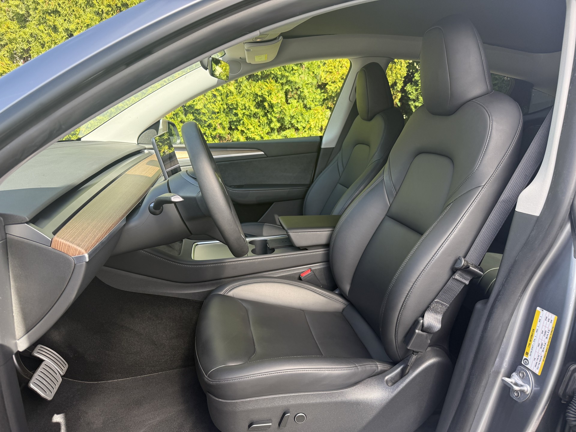 TESLA Model Y Performance / Werksgarantie / 1.Hand-image-15