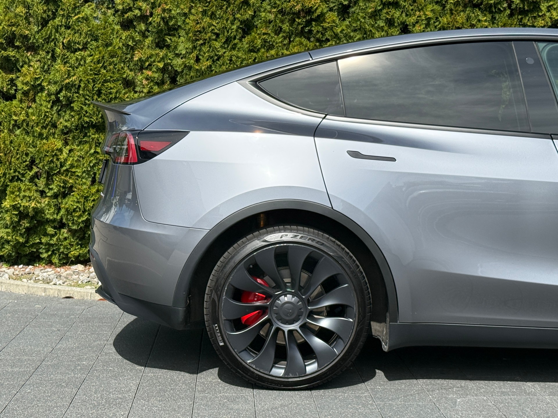 TESLA Model Y Performance / Werksgarantie / 1.Hand-image-9