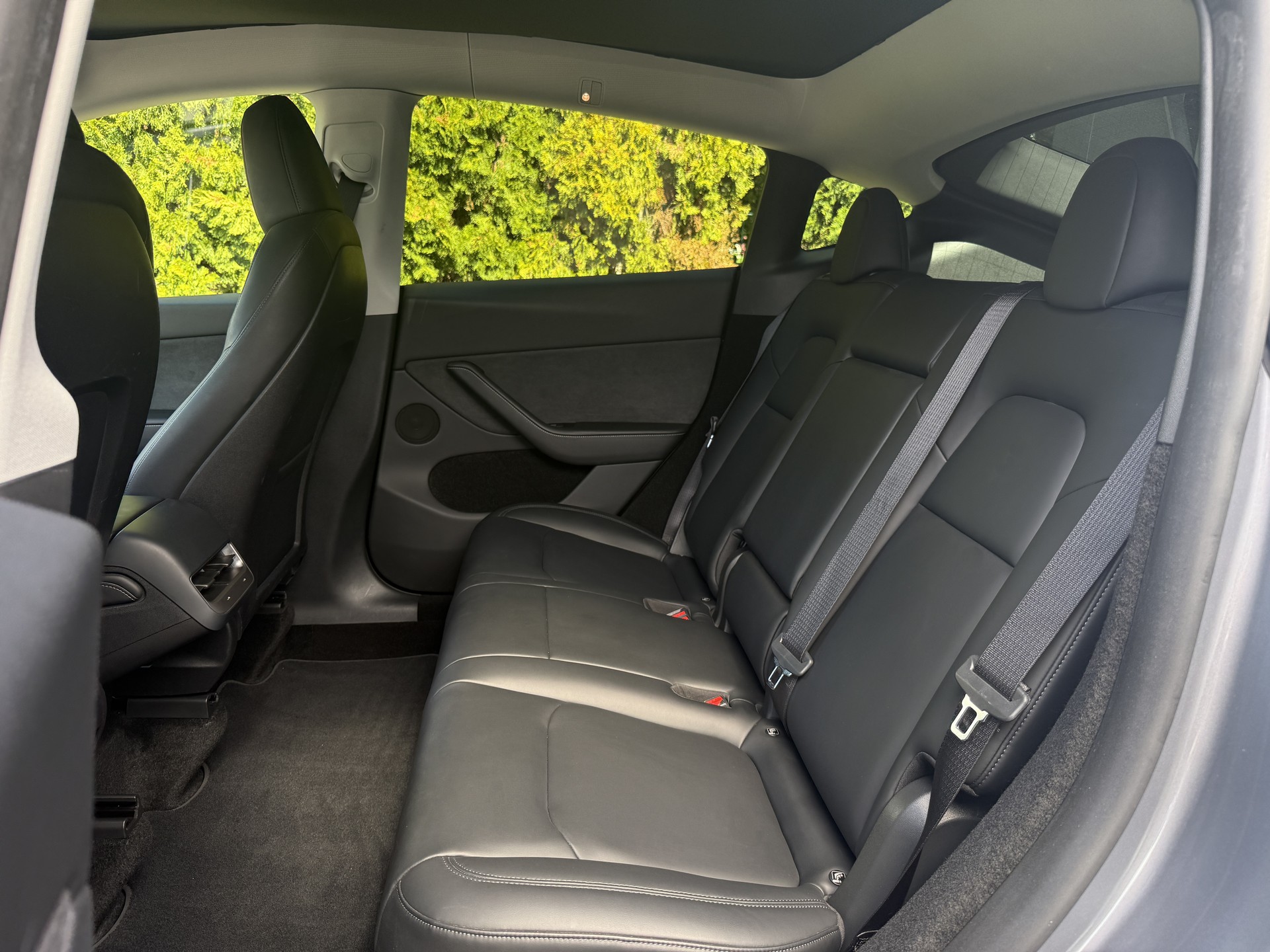 TESLA Model Y Performance / Werksgarantie / 1.Hand-image-17