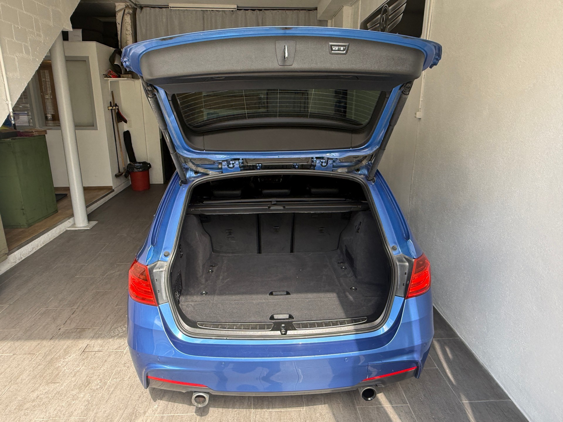 BMW 335i xDrive Touring Edition M Sport Steptronic Ab 310.- pro Monat M Paket Panoramadach-image-8