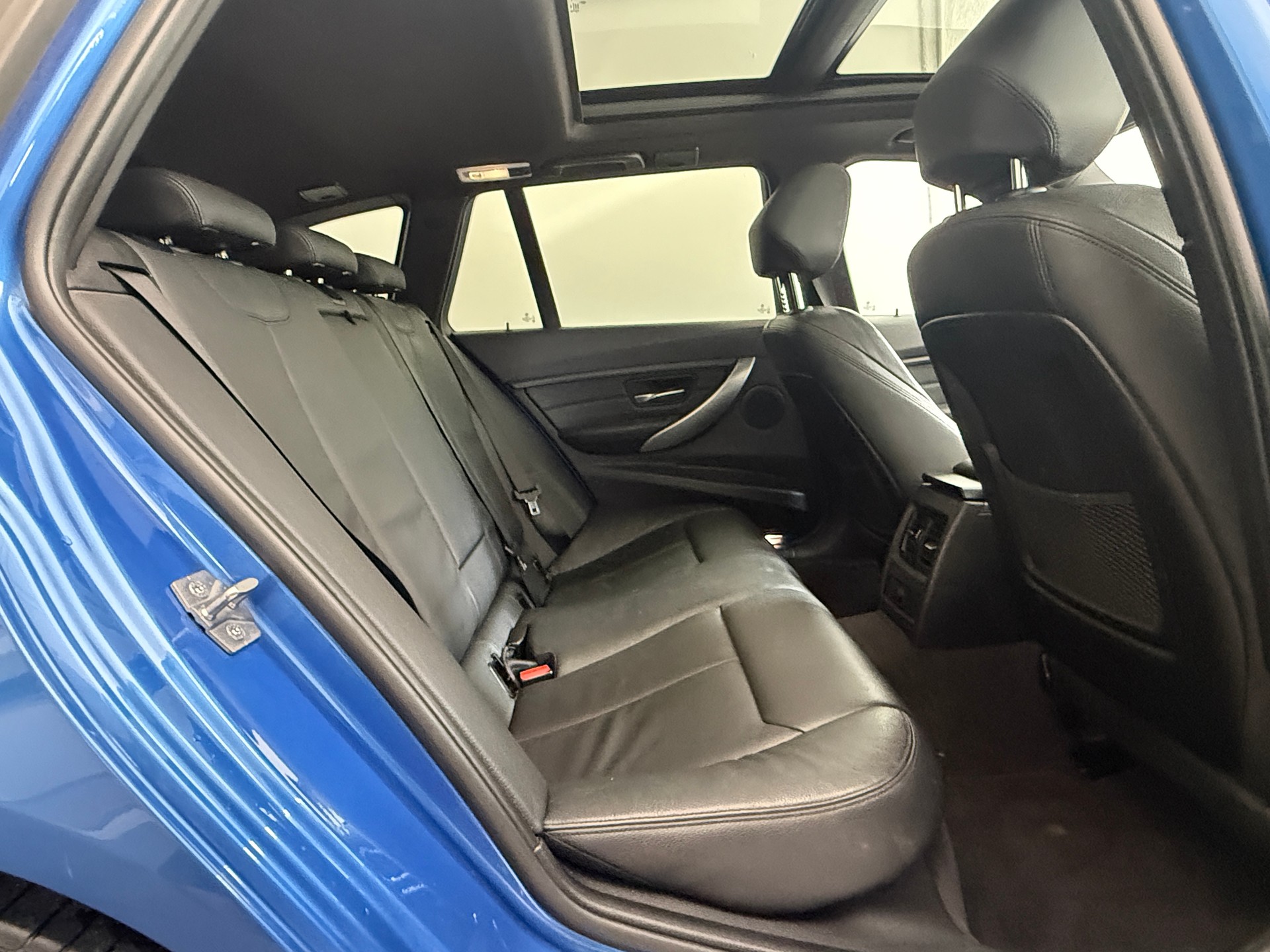 BMW 335i xDrive Touring Edition M Sport Steptronic Ab 310.- pro Monat M Paket Panoramadach-image-13