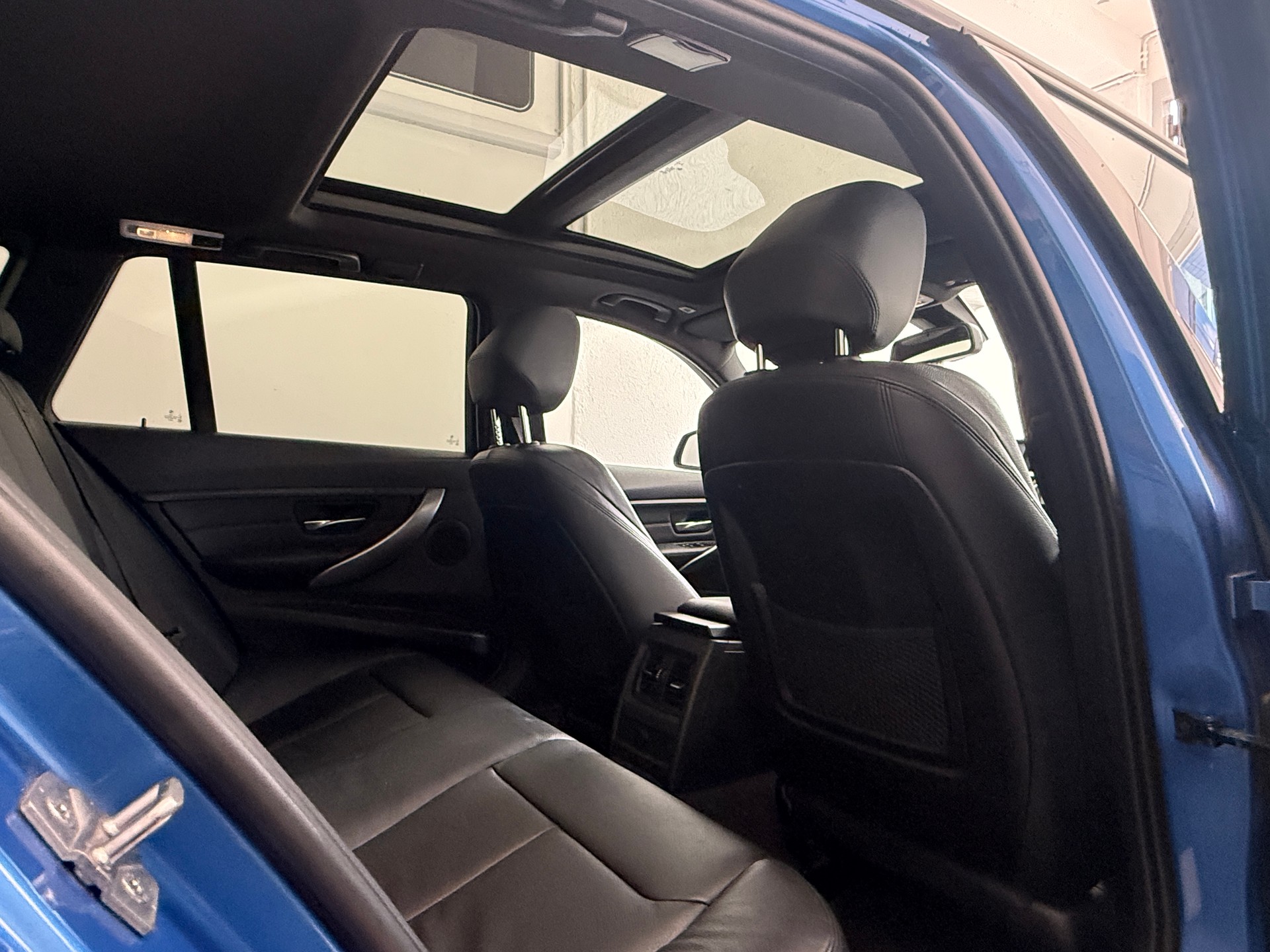 BMW 335i xDrive Touring Edition M Sport Steptronic Ab 310.- pro Monat M Paket Panoramadach-image-23