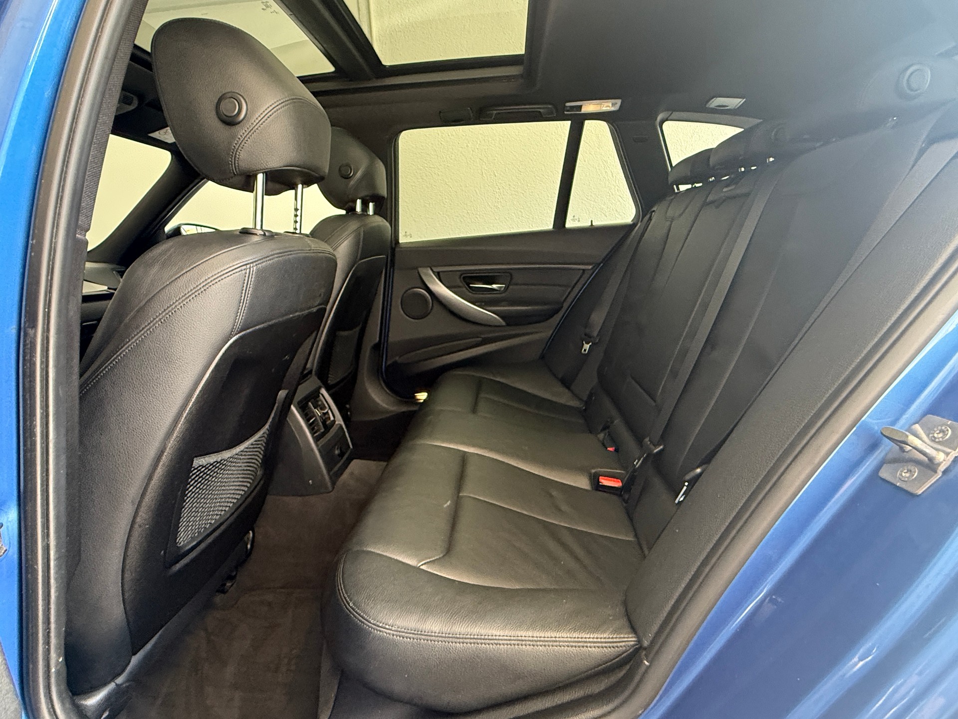 BMW 335i xDrive Touring Edition M Sport Steptronic Ab 310.- pro Monat M Paket Panoramadach-image-11