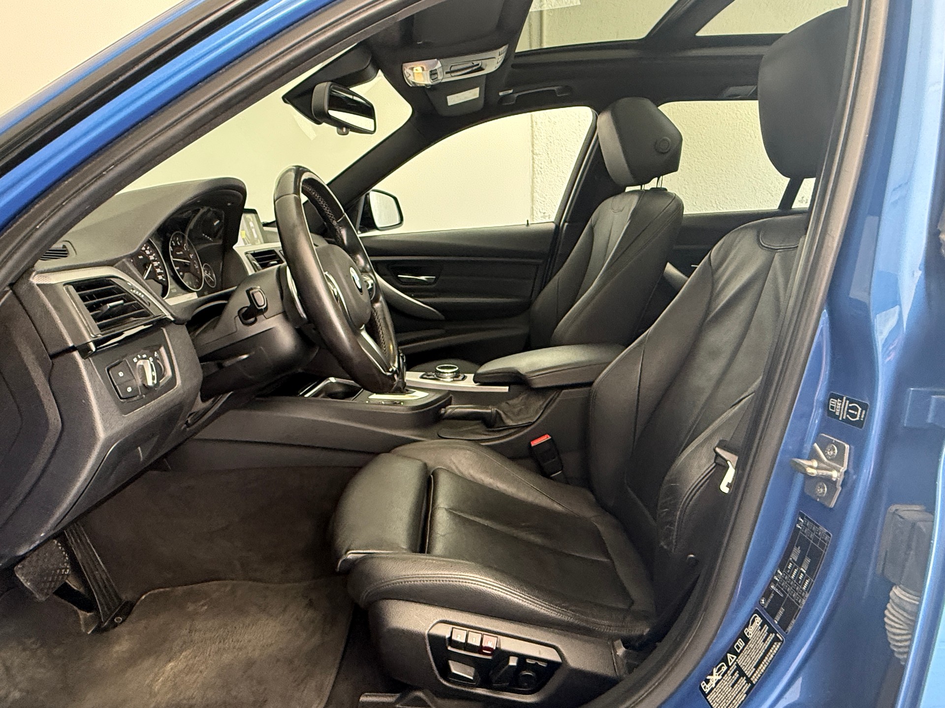 BMW 335i xDrive Touring Edition M Sport Steptronic Ab 310.- pro Monat M Paket Panoramadach-image-10