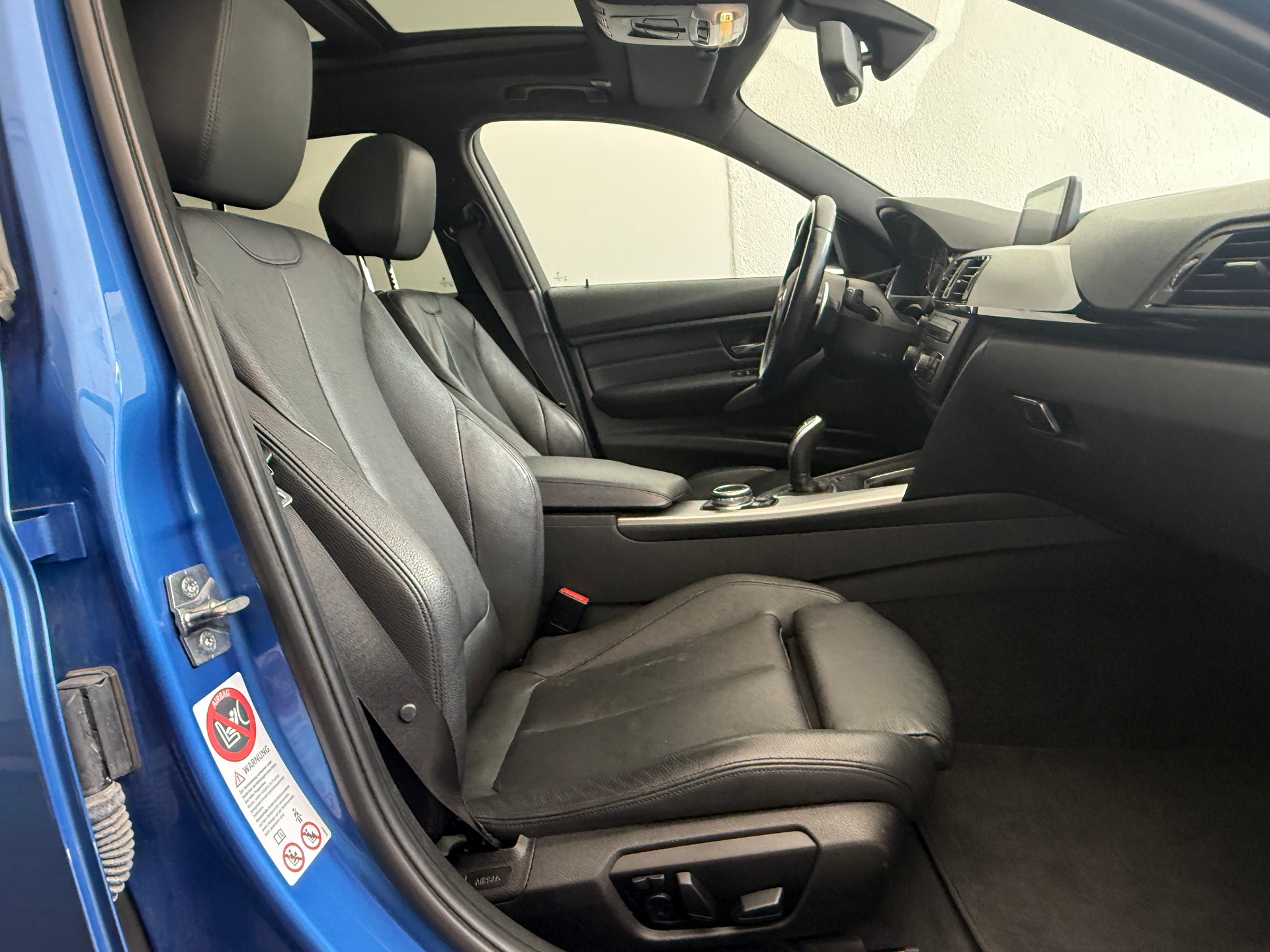 BMW 335i xDrive Touring Edition M Sport Steptronic Ab 310.- pro Monat M Paket Panoramadach-image-12