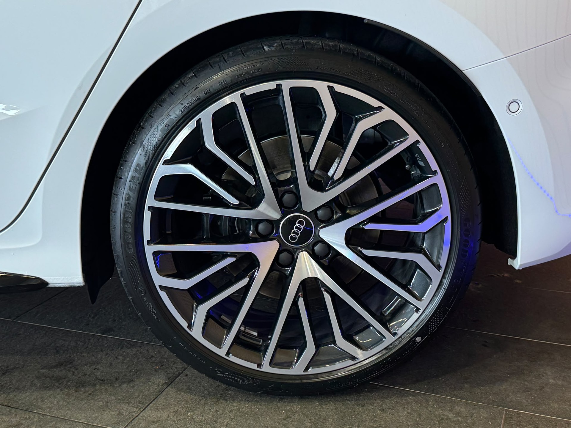 AUDI S3 Sportback-image-6