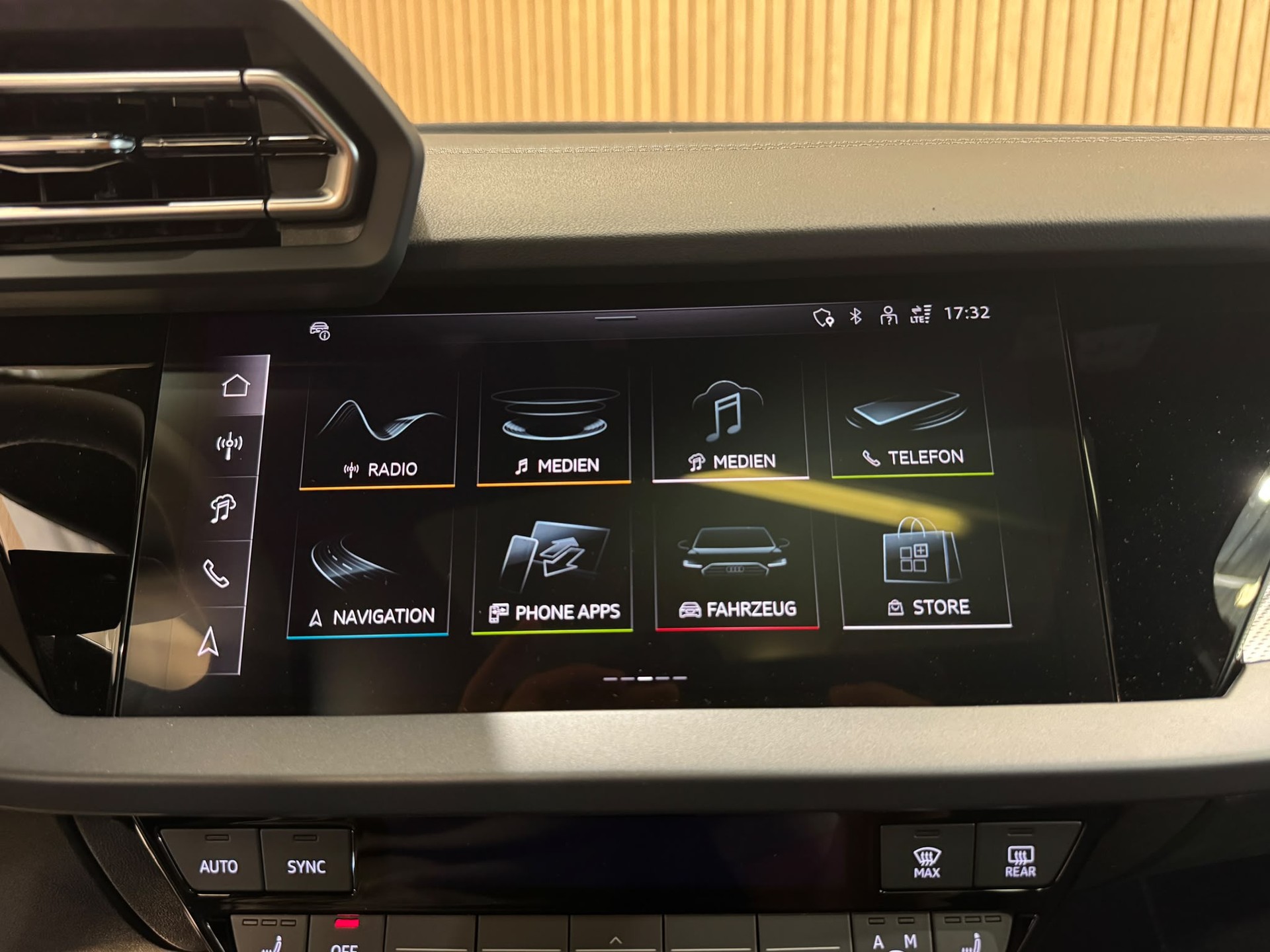 AUDI S3 Sportback-image-18
