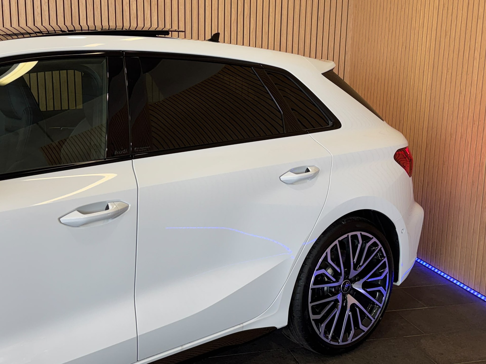 AUDI S3 Sportback-image-3