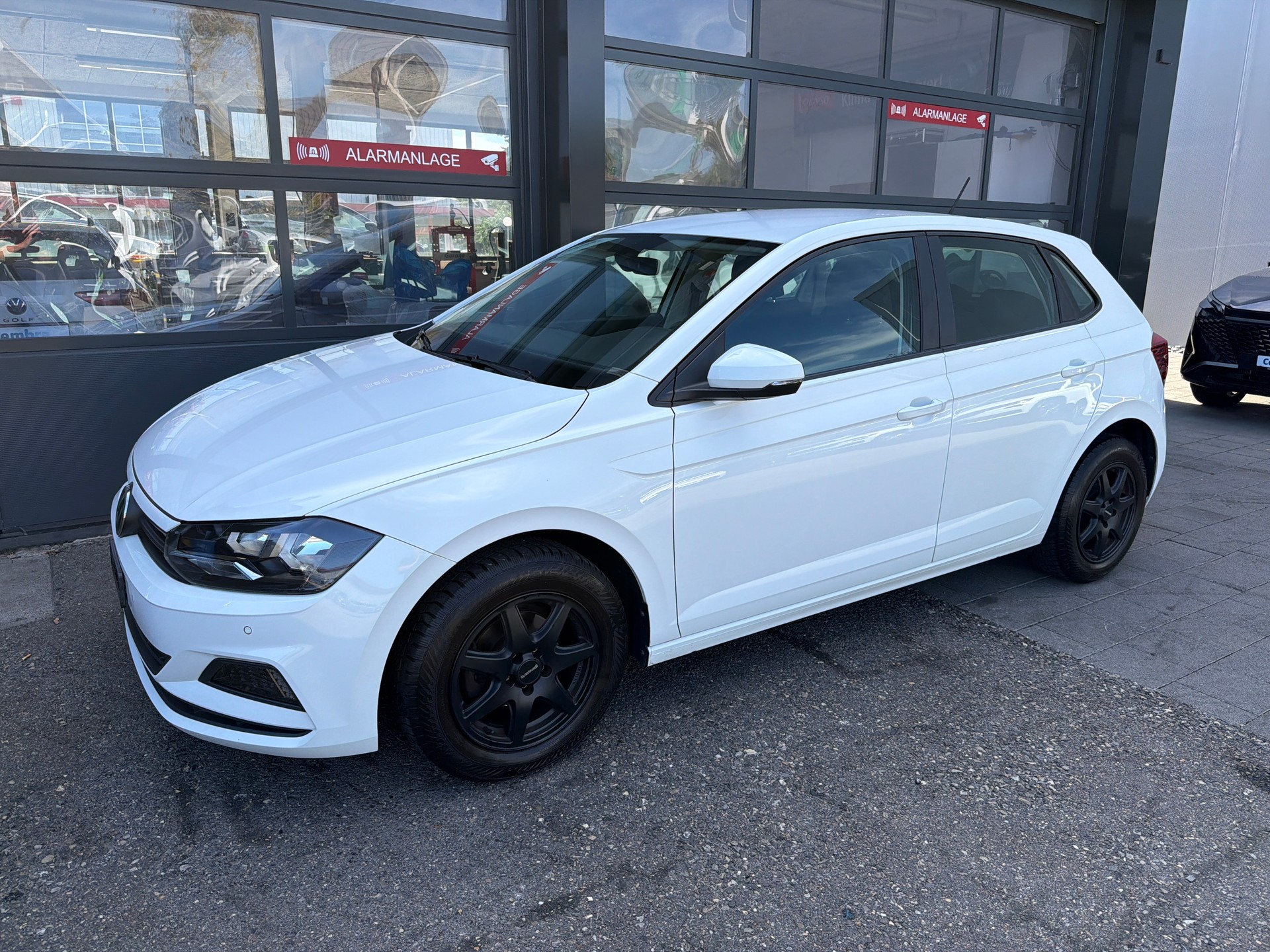 VW Polo 1.0 BMT Trendline-showroom-element-1