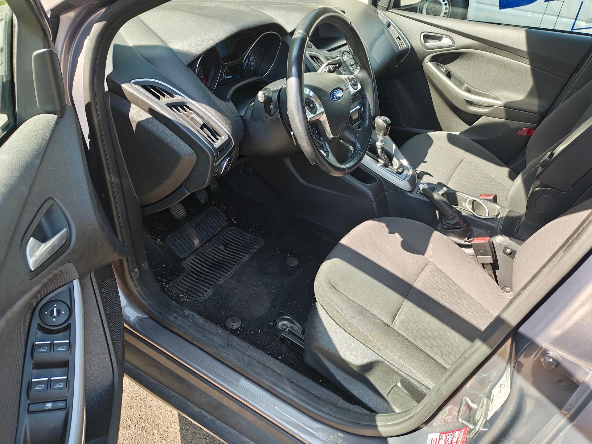 FORD Focus 1.0 SCTi Trend-image-5