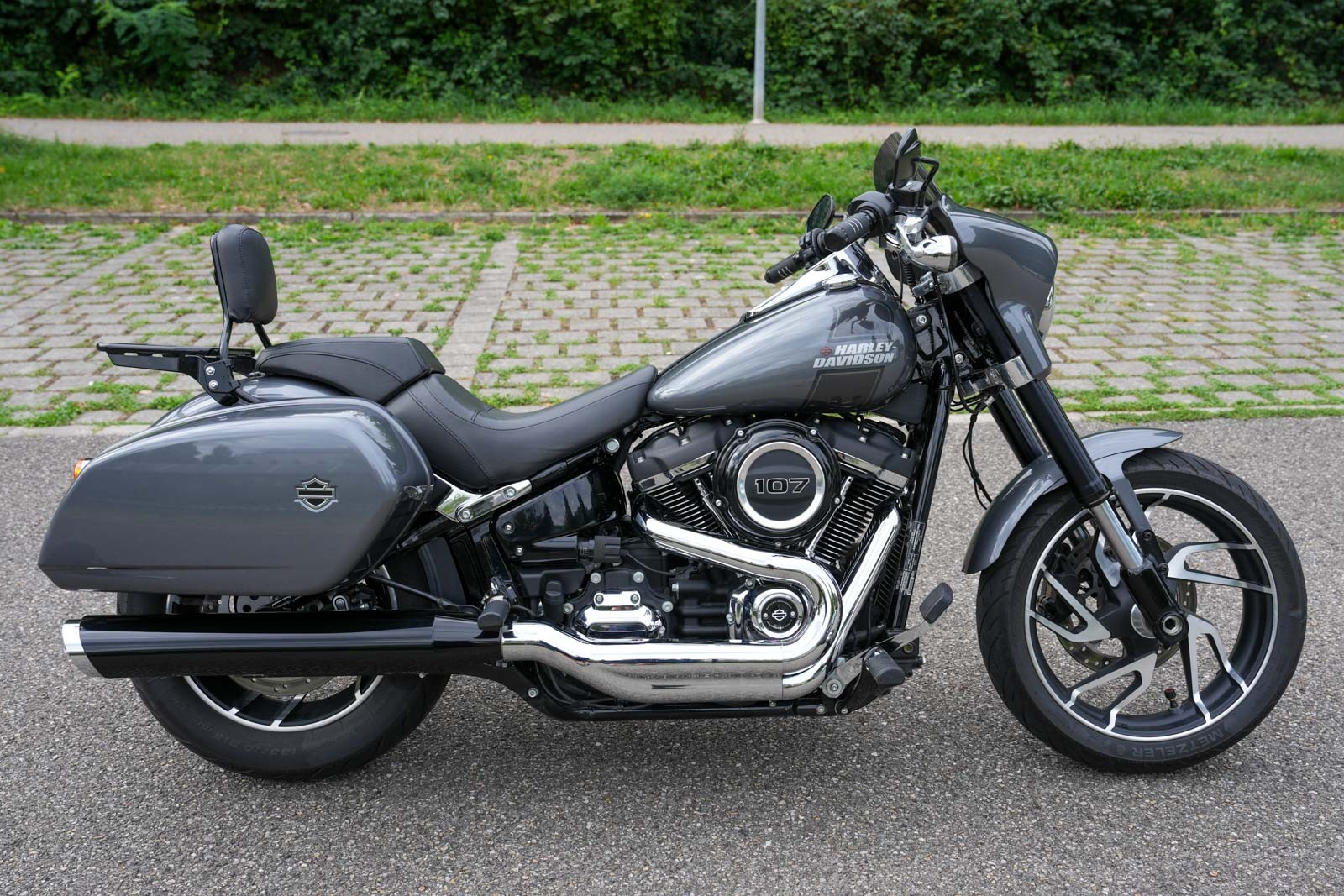 HARLEY-DAVIDSON FLSB Sport Glide 107