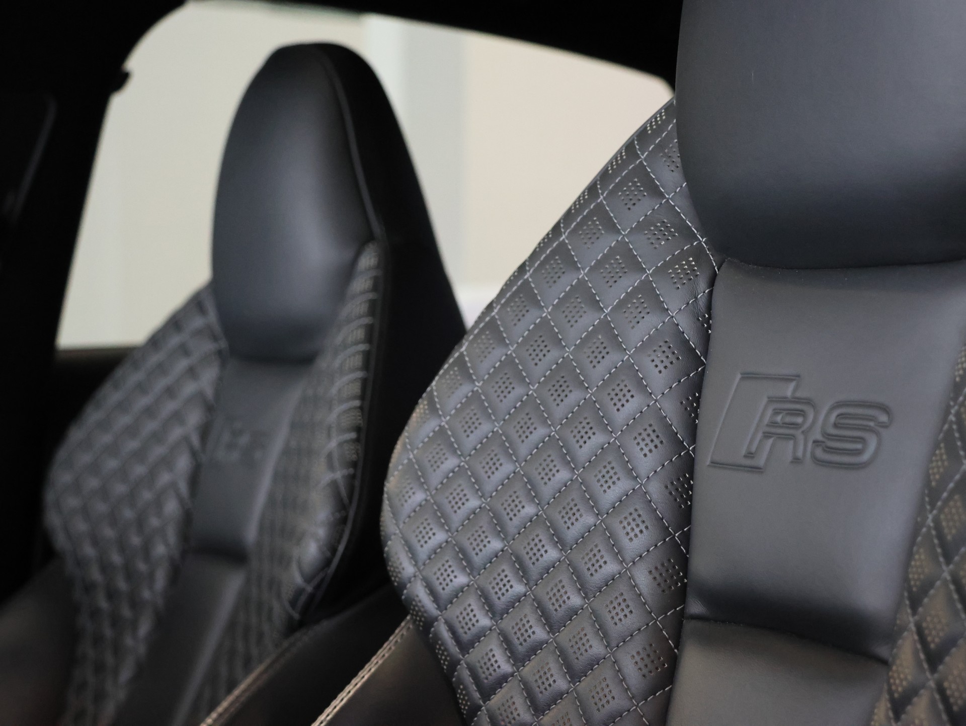 AUDI RS3 Limousine 2.5 TSI quattro S-tronic *MAGNETIC-RIDE*-image-18