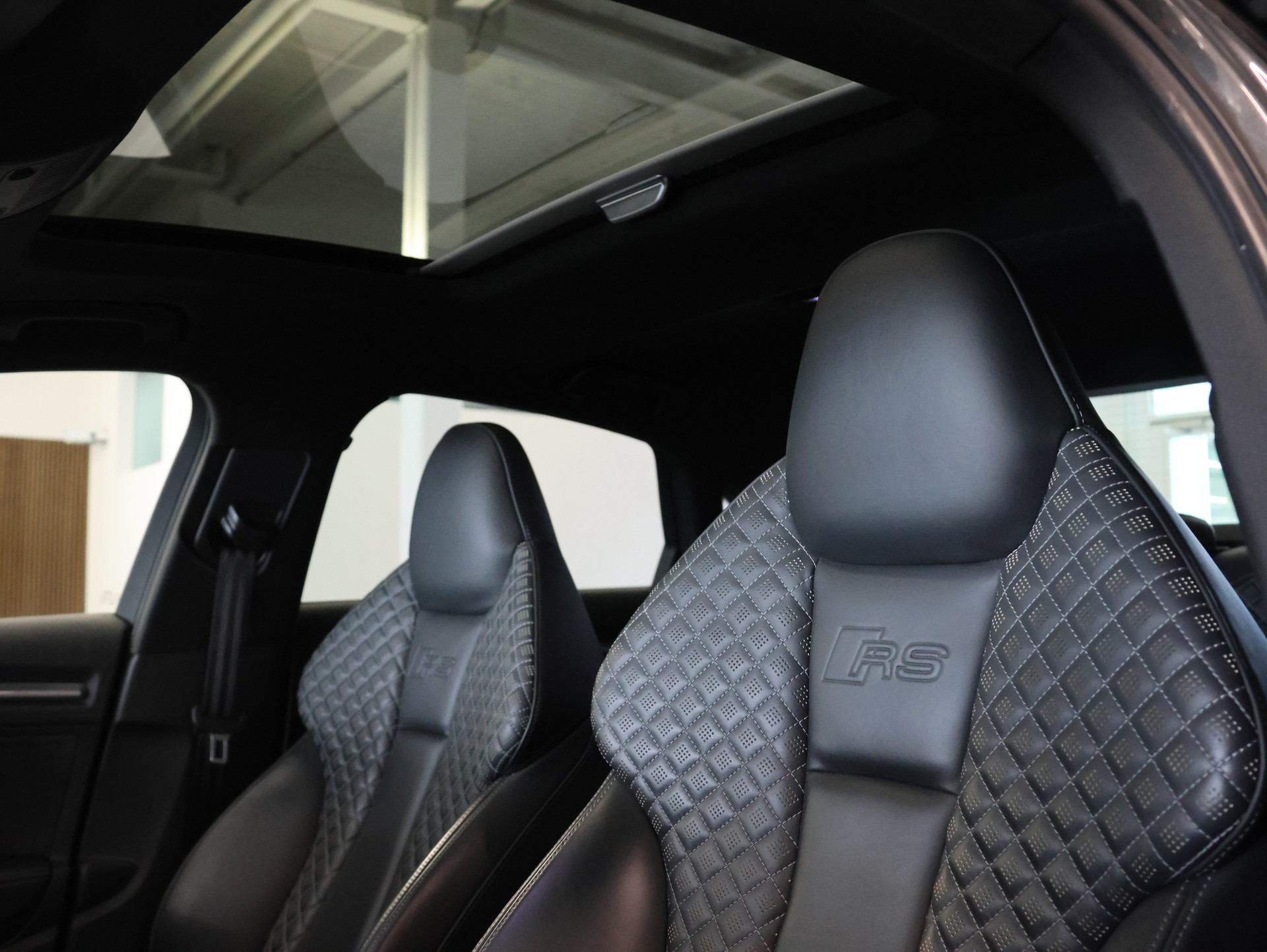 AUDI RS3 Limousine 2.5 TSI quattro S-tronic *MAGNETIC-RIDE*-image-17