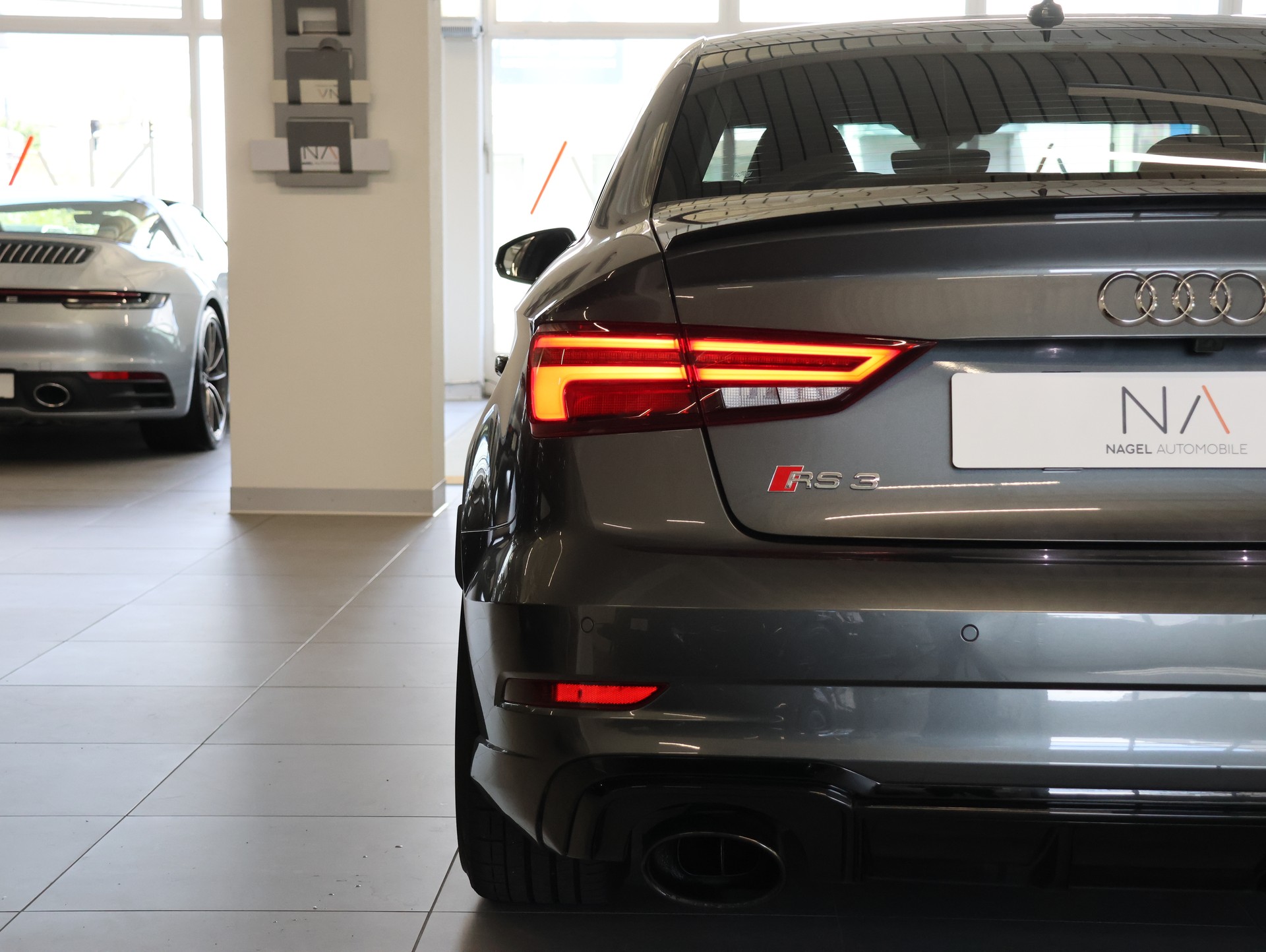 AUDI RS3 Limousine 2.5 TSI quattro S-tronic *MAGNETIC-RIDE*-image-6