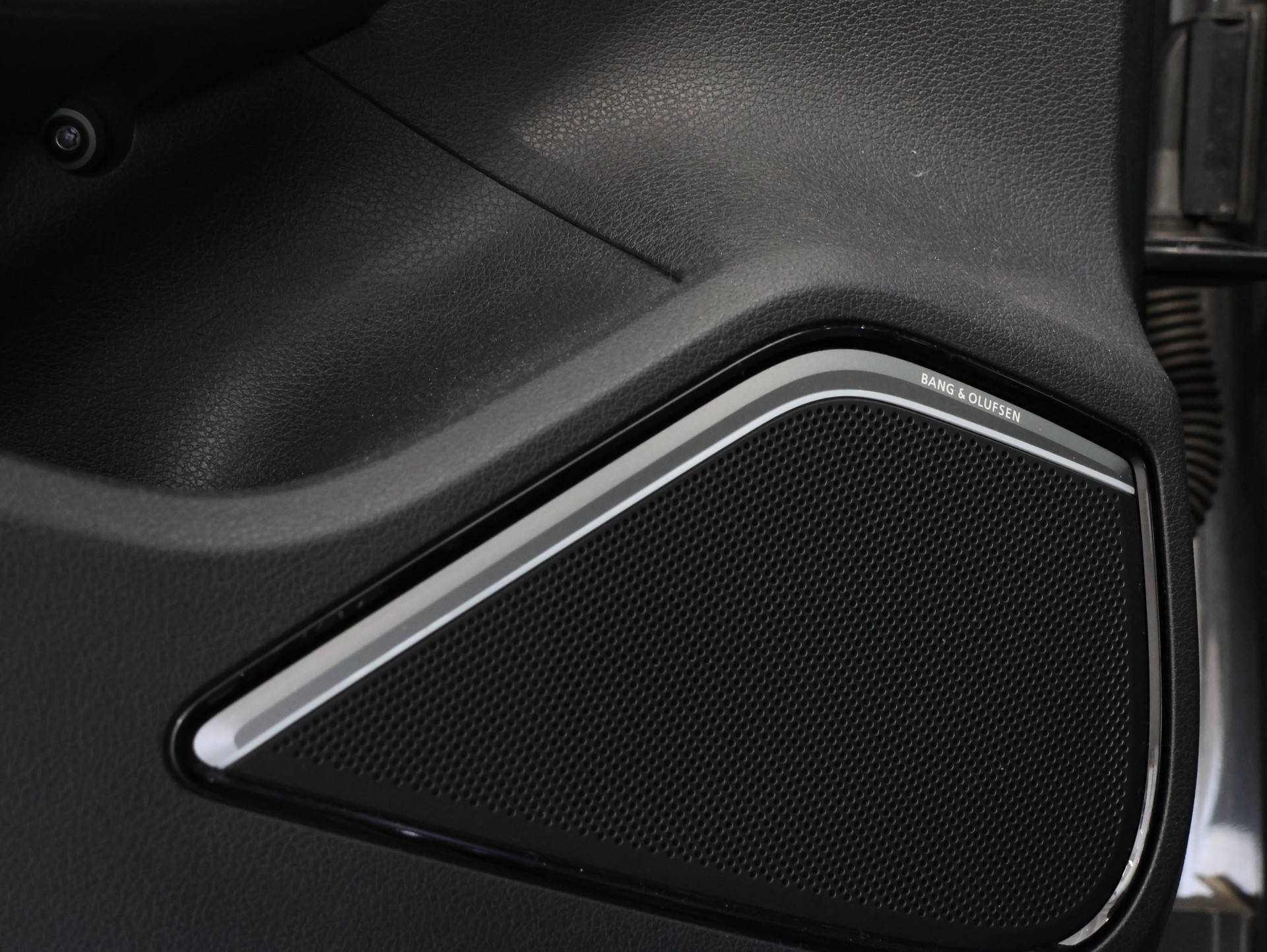 AUDI RS3 Limousine 2.5 TSI quattro S-tronic *MAGNETIC-RIDE*-image-37
