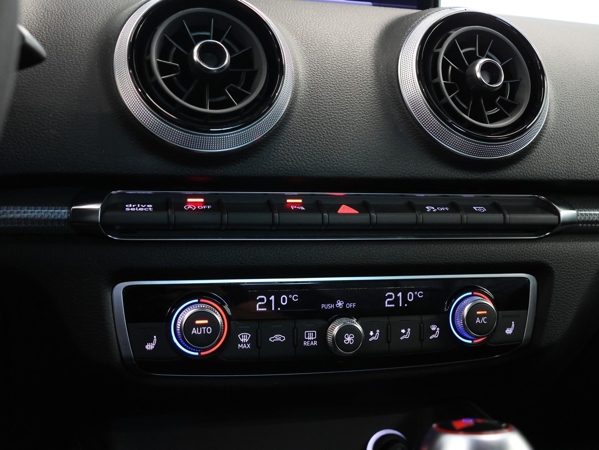 AUDI RS3 Limousine 2.5 TSI quattro S-tronic *MAGNETIC-RIDE*-image-28