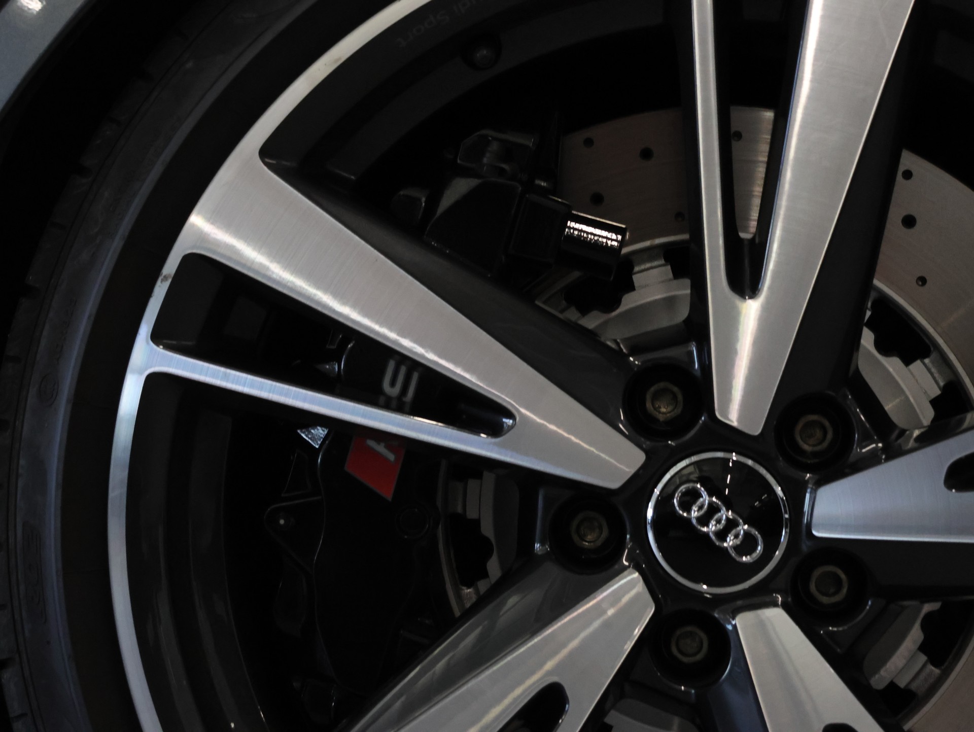 AUDI RS3 Limousine 2.5 TSI quattro S-tronic *MAGNETIC-RIDE*-image-14