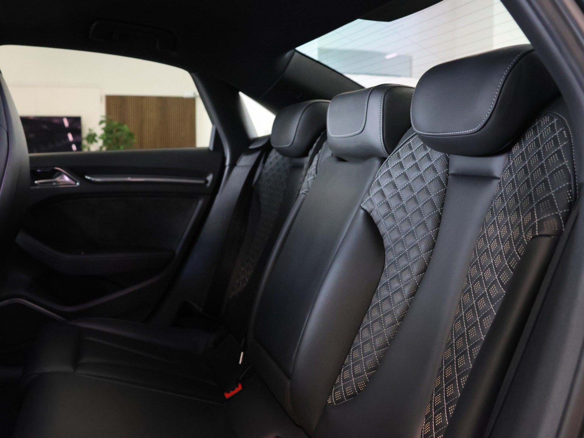AUDI RS3 Limousine 2.5 TSI quattro S-tronic *MAGNETIC-RIDE*-image-34