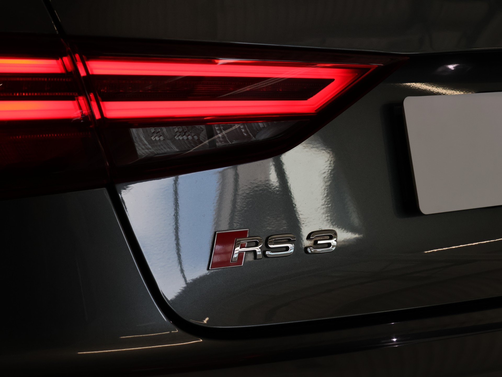 AUDI RS3 Limousine 2.5 TSI quattro S-tronic *MAGNETIC-RIDE*-image-38
