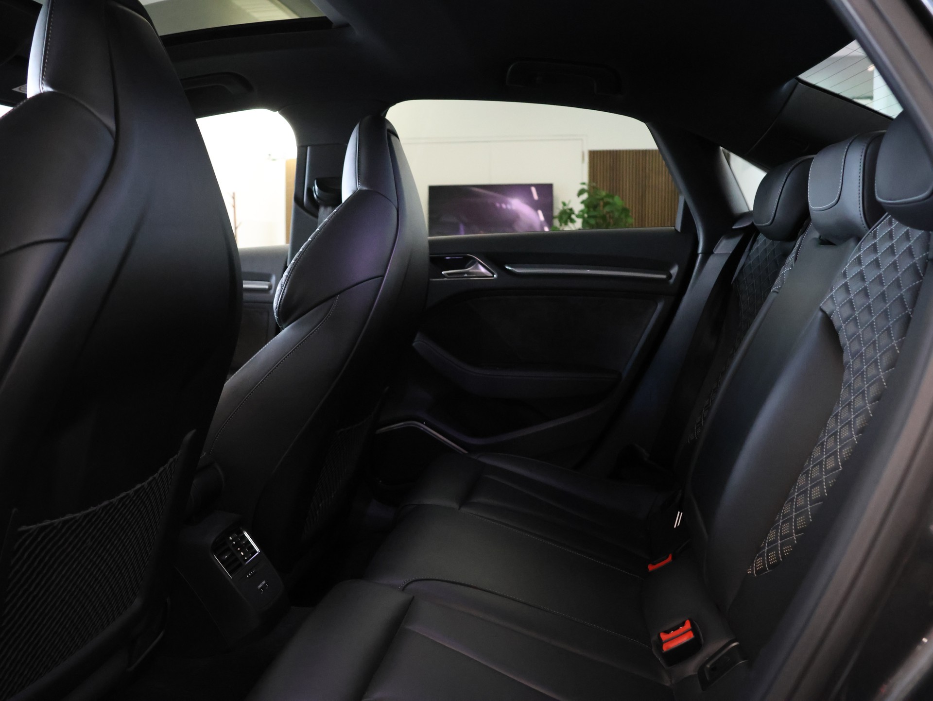 AUDI RS3 Limousine 2.5 TSI quattro S-tronic *MAGNETIC-RIDE*-image-35