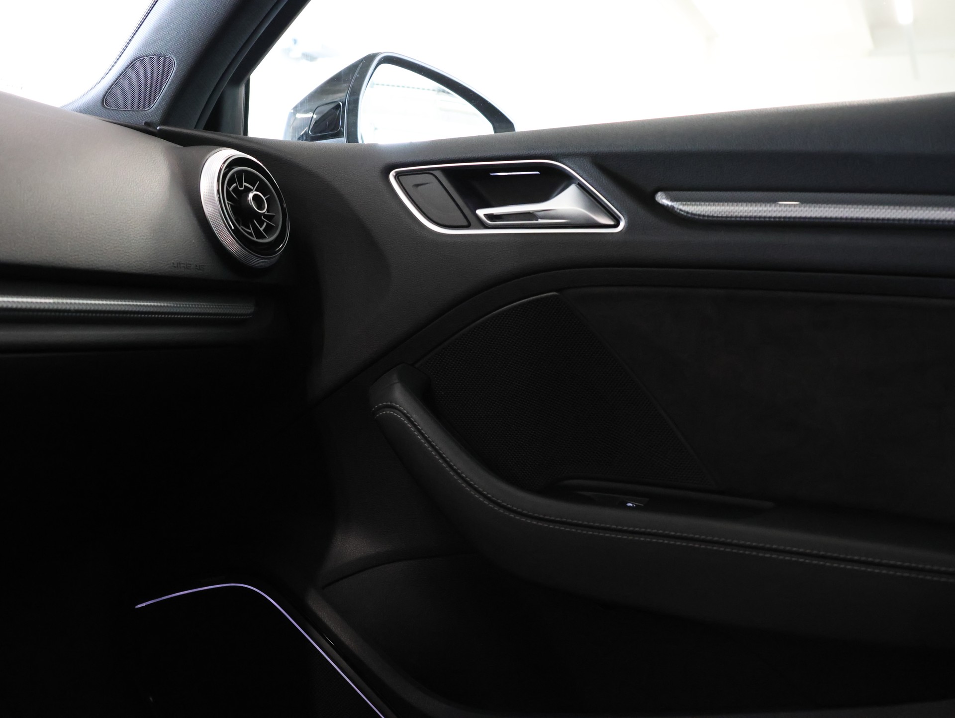 AUDI RS3 Limousine 2.5 TSI quattro S-tronic *MAGNETIC-RIDE*-image-31