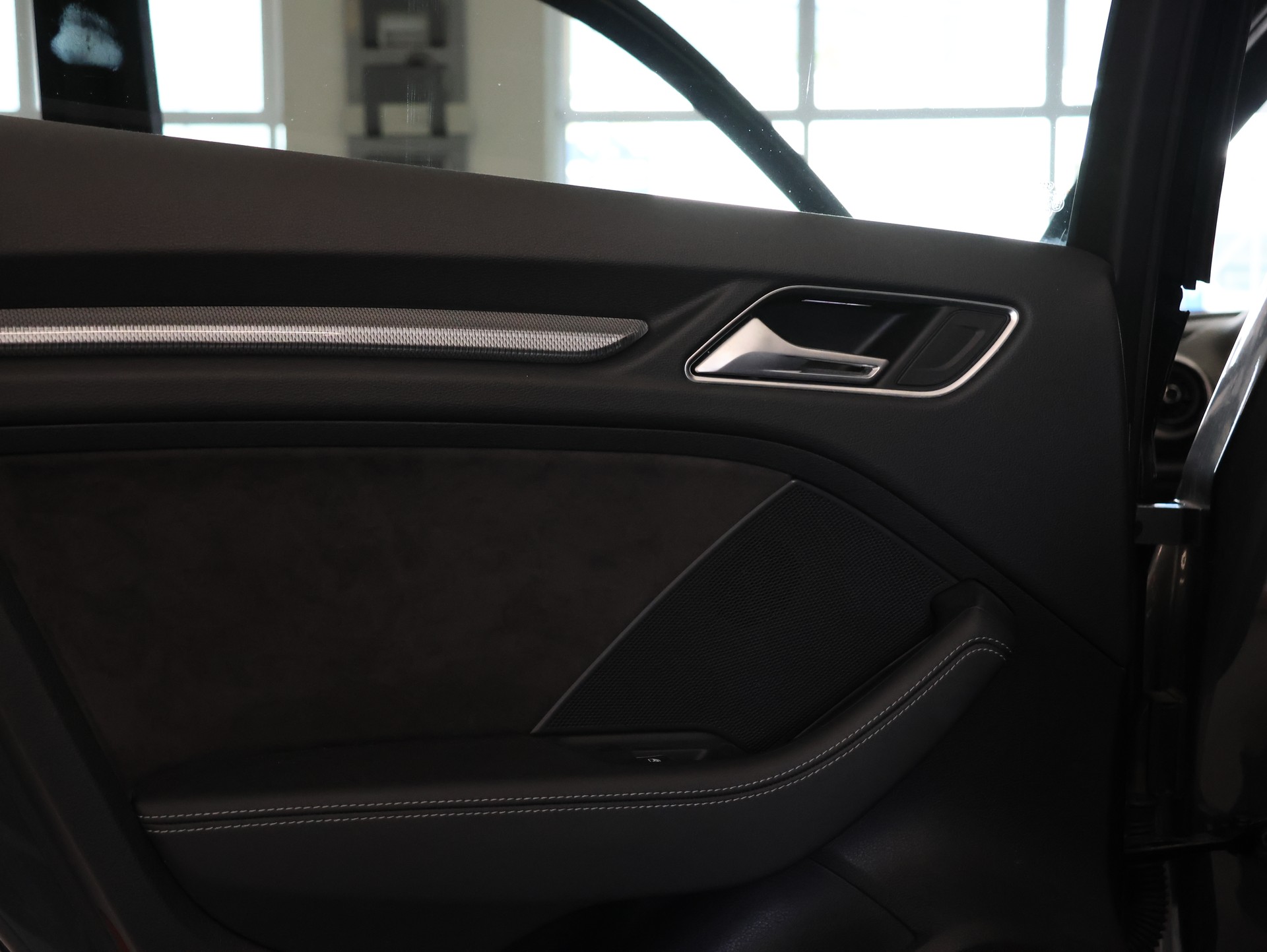 AUDI RS3 Limousine 2.5 TSI quattro S-tronic *MAGNETIC-RIDE*-image-36