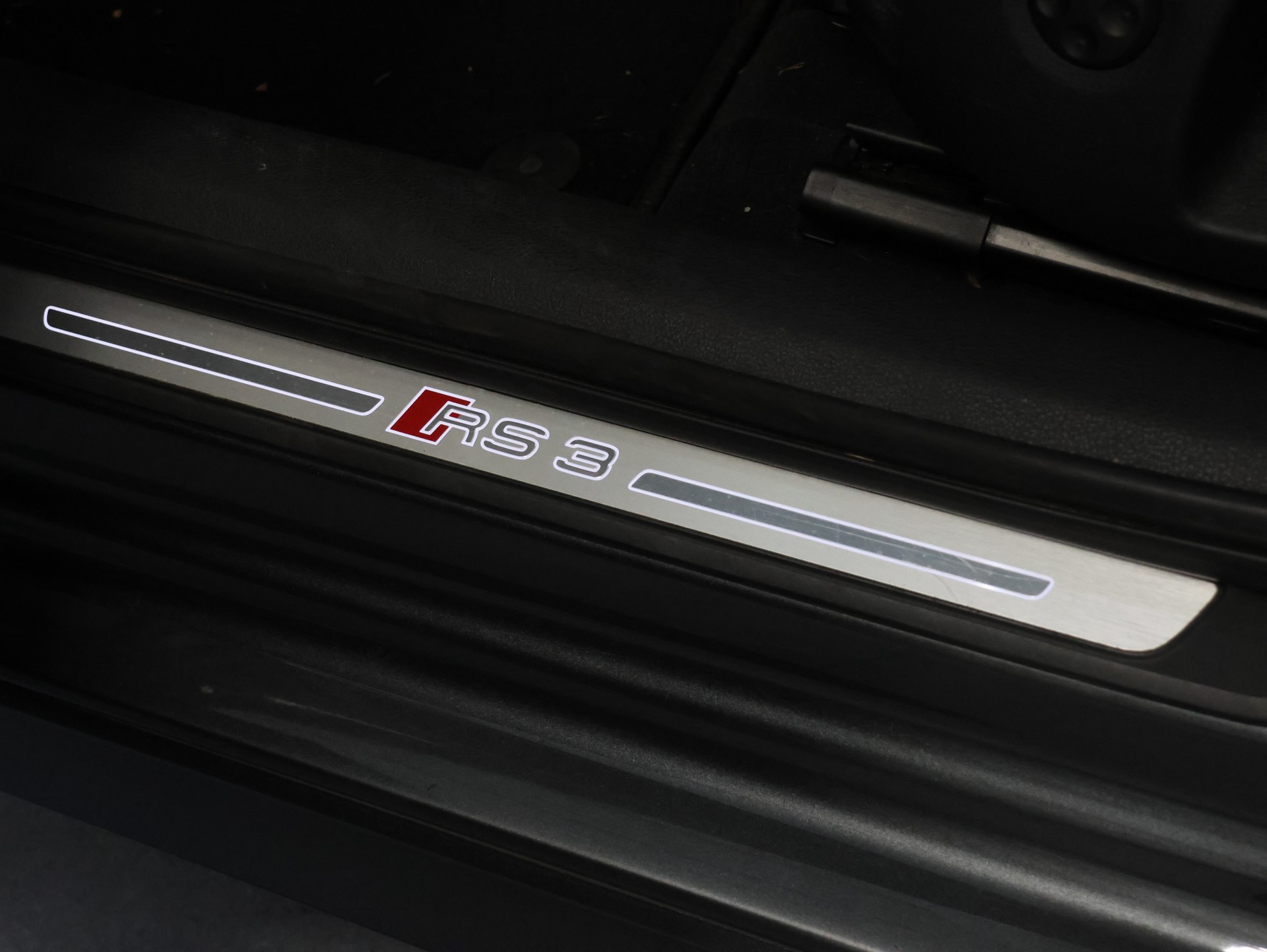 AUDI RS3 Limousine 2.5 TSI quattro S-tronic *MAGNETIC-RIDE*-image-16