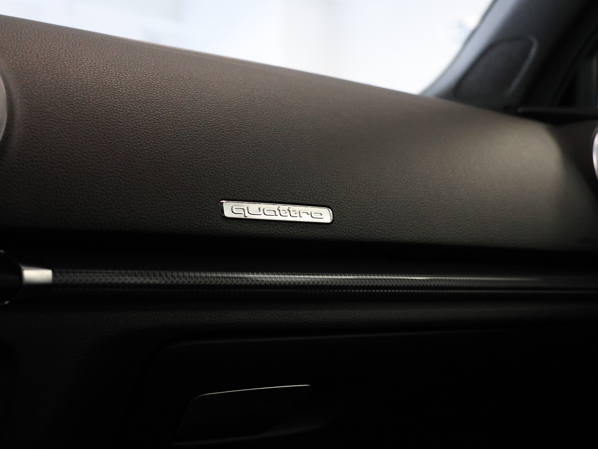 AUDI RS3 Limousine 2.5 TSI quattro S-tronic *MAGNETIC-RIDE*-image-32