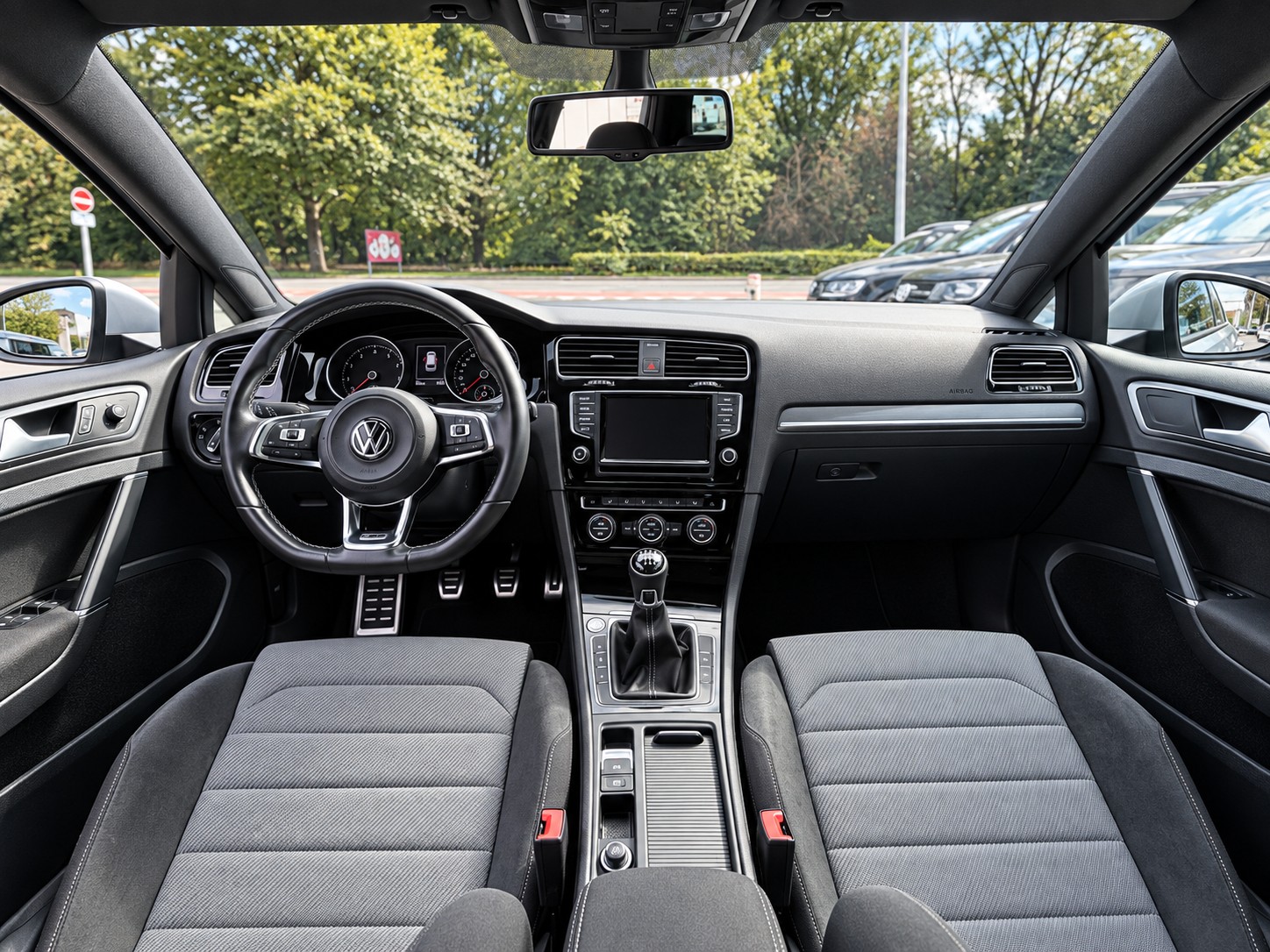 VW Golf 1.2 TSI Cup R-Line-image-12