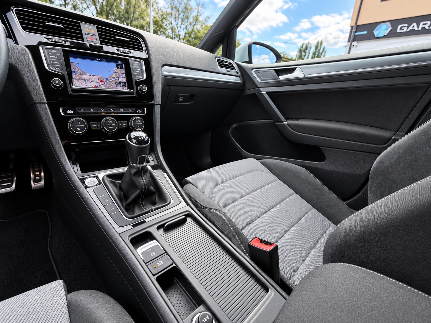 VW Golf 1.2 TSI Cup R-Line-image-17