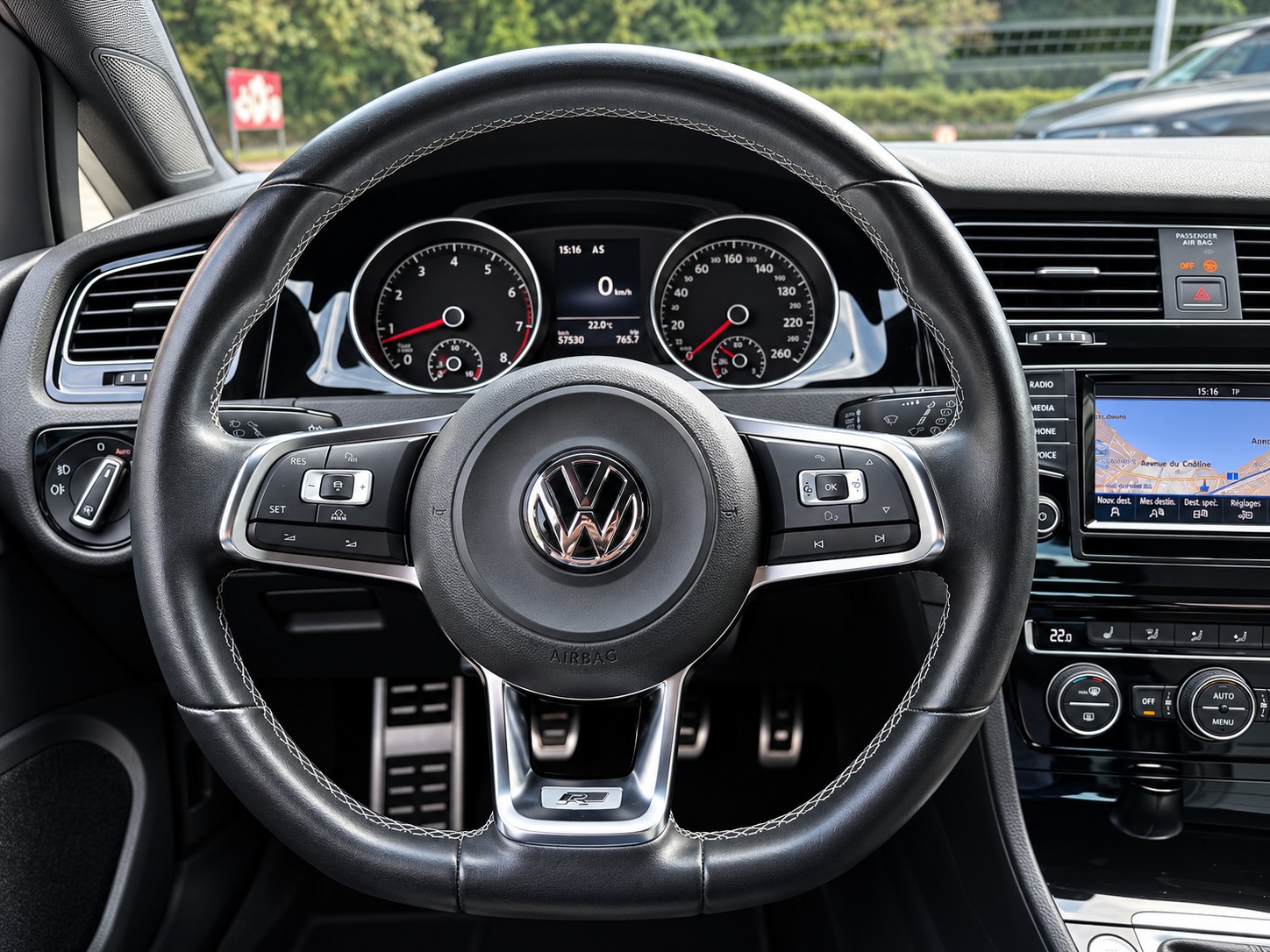 VW Golf 1.2 TSI Cup R-Line-image-11