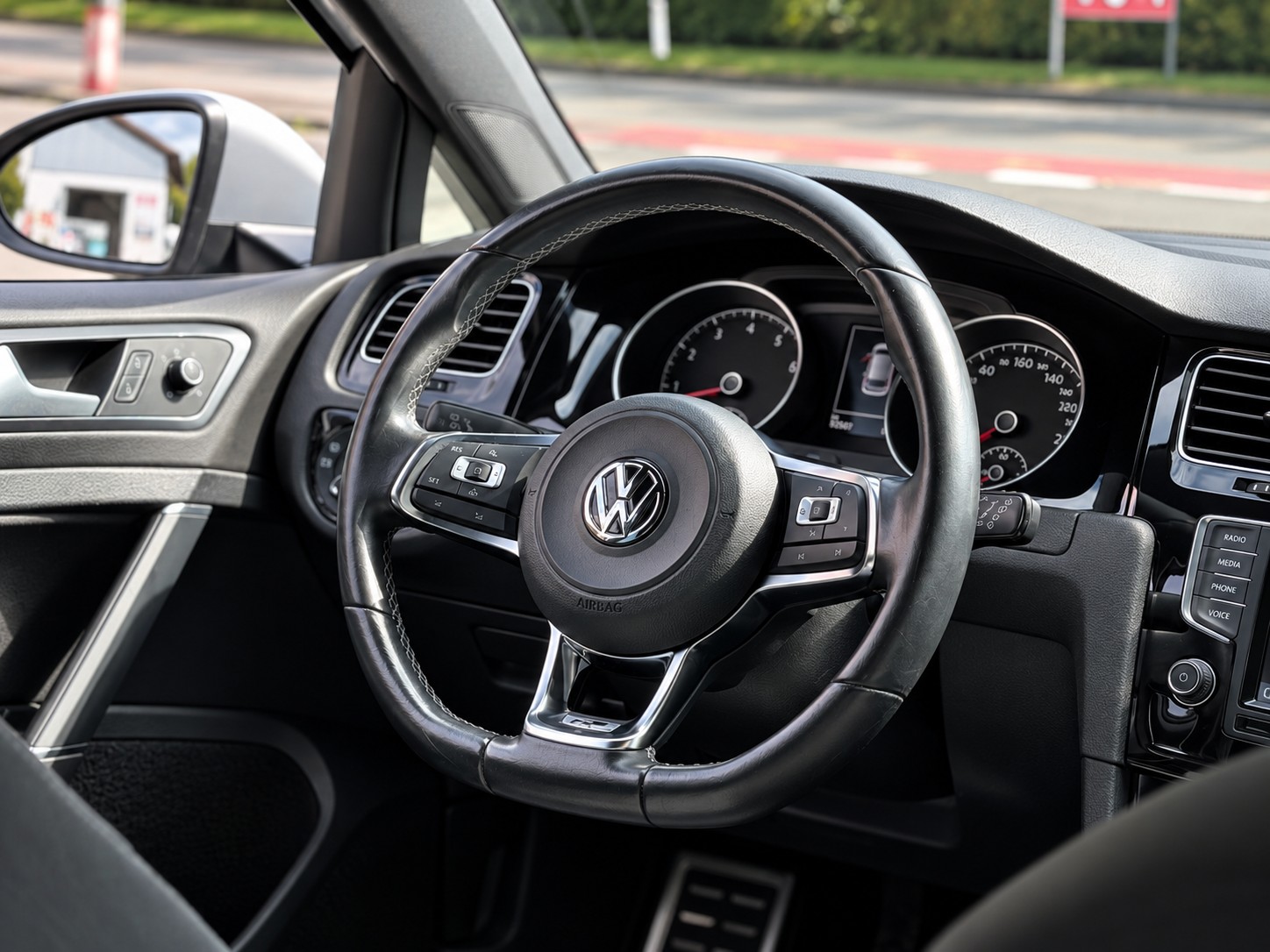 VW Golf 1.2 TSI Cup R-Line-image-10