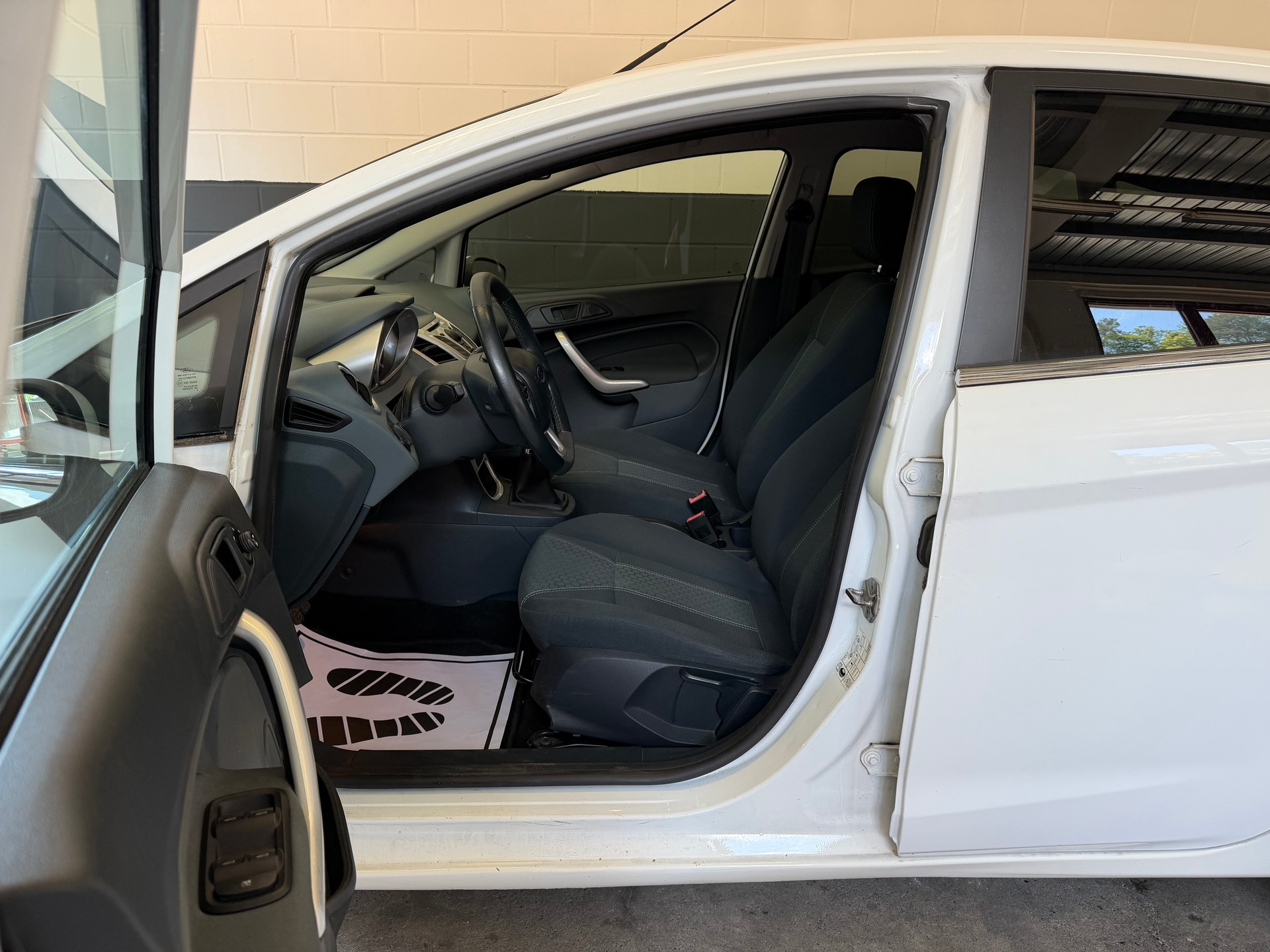 FORD Fiesta 1.4 16V Colourline //AB MFK!-image-9