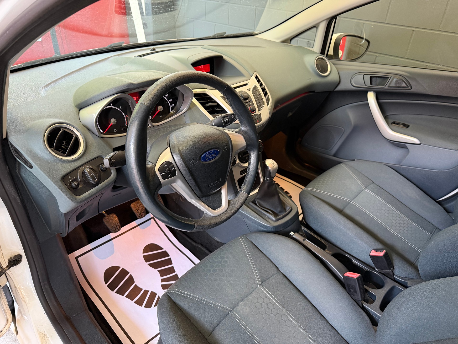 FORD Fiesta 1.4 16V Colourline //AB MFK!-image-10