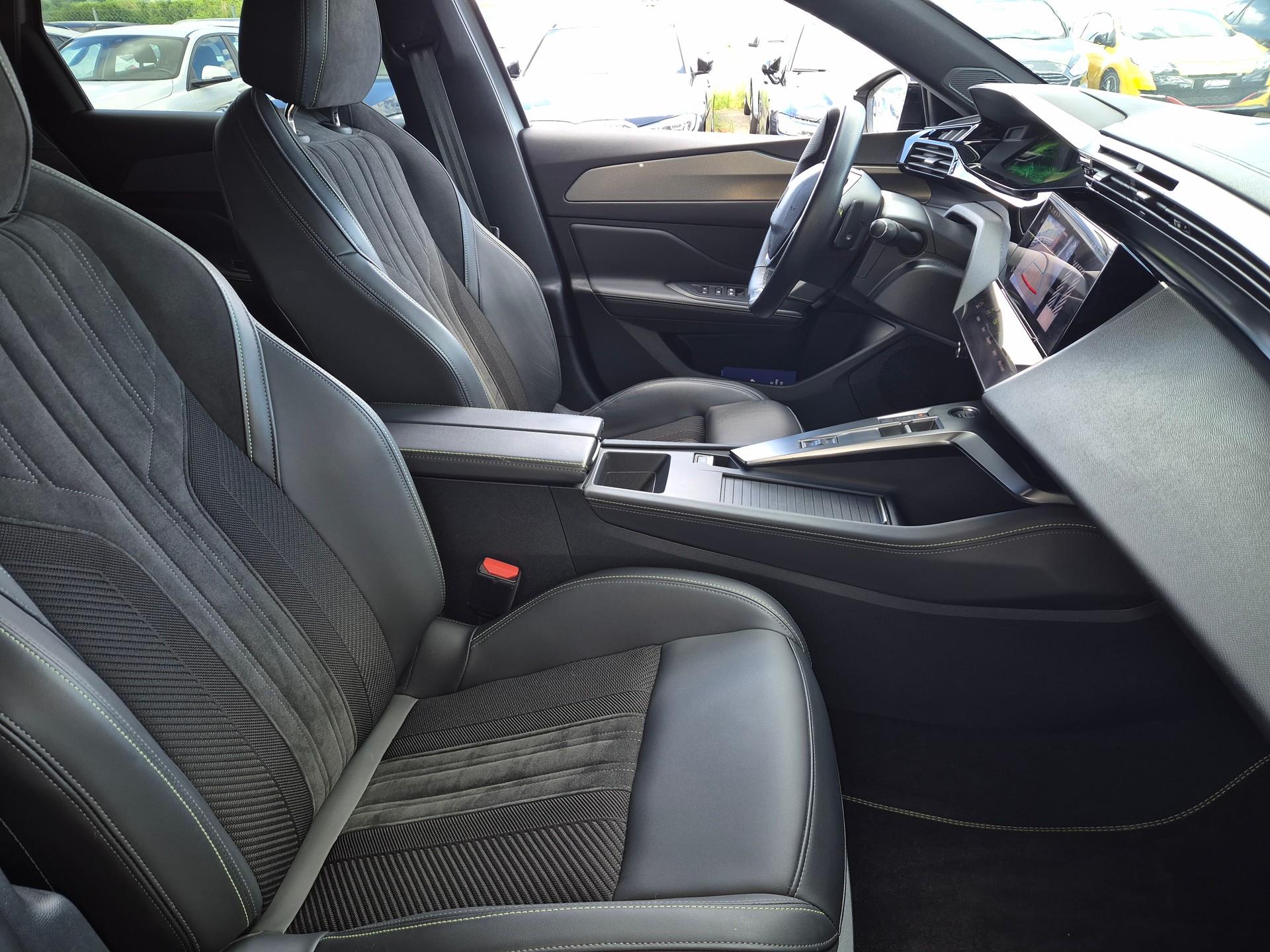 PEUGEOT 308 SW 1.6 PHEV 180 GT-image-13