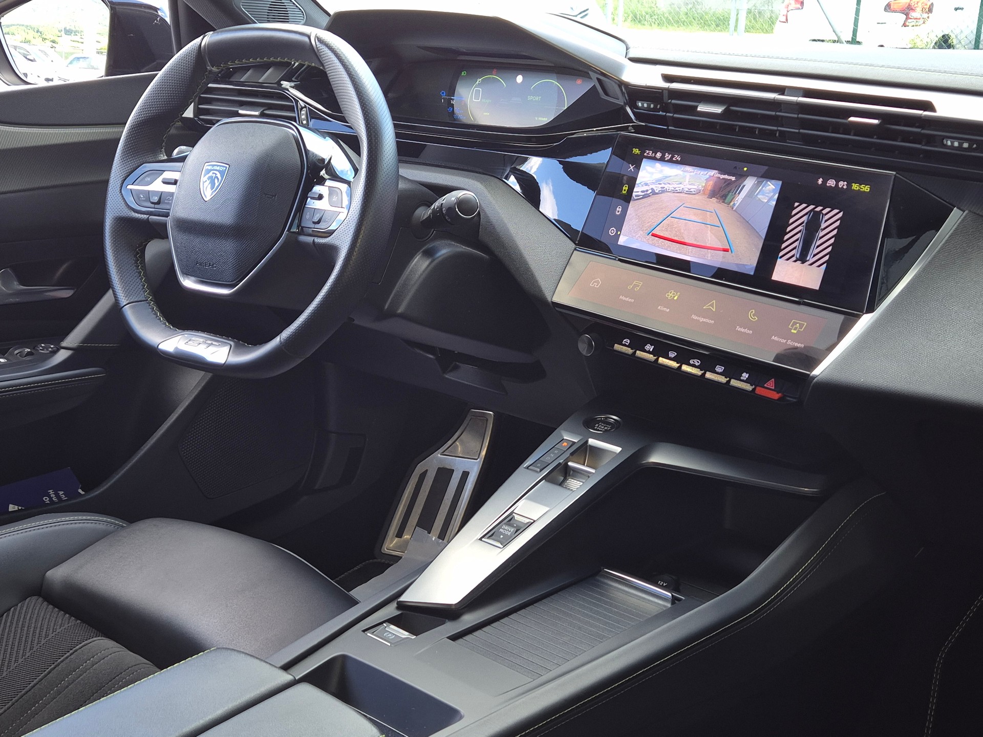 PEUGEOT 308 SW 1.6 PHEV 180 GT-image-10