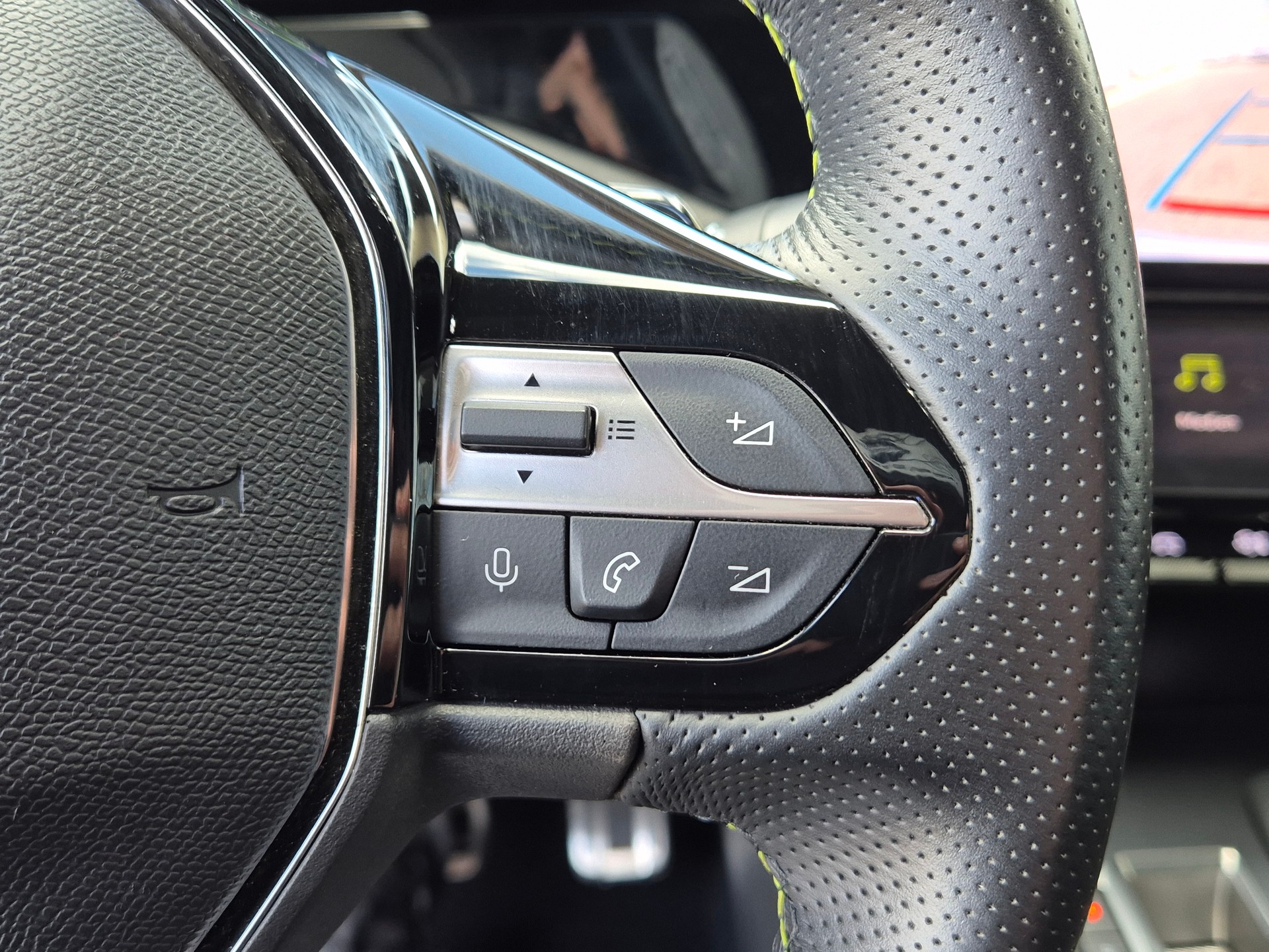PEUGEOT 308 SW 1.6 PHEV 180 GT-image-28