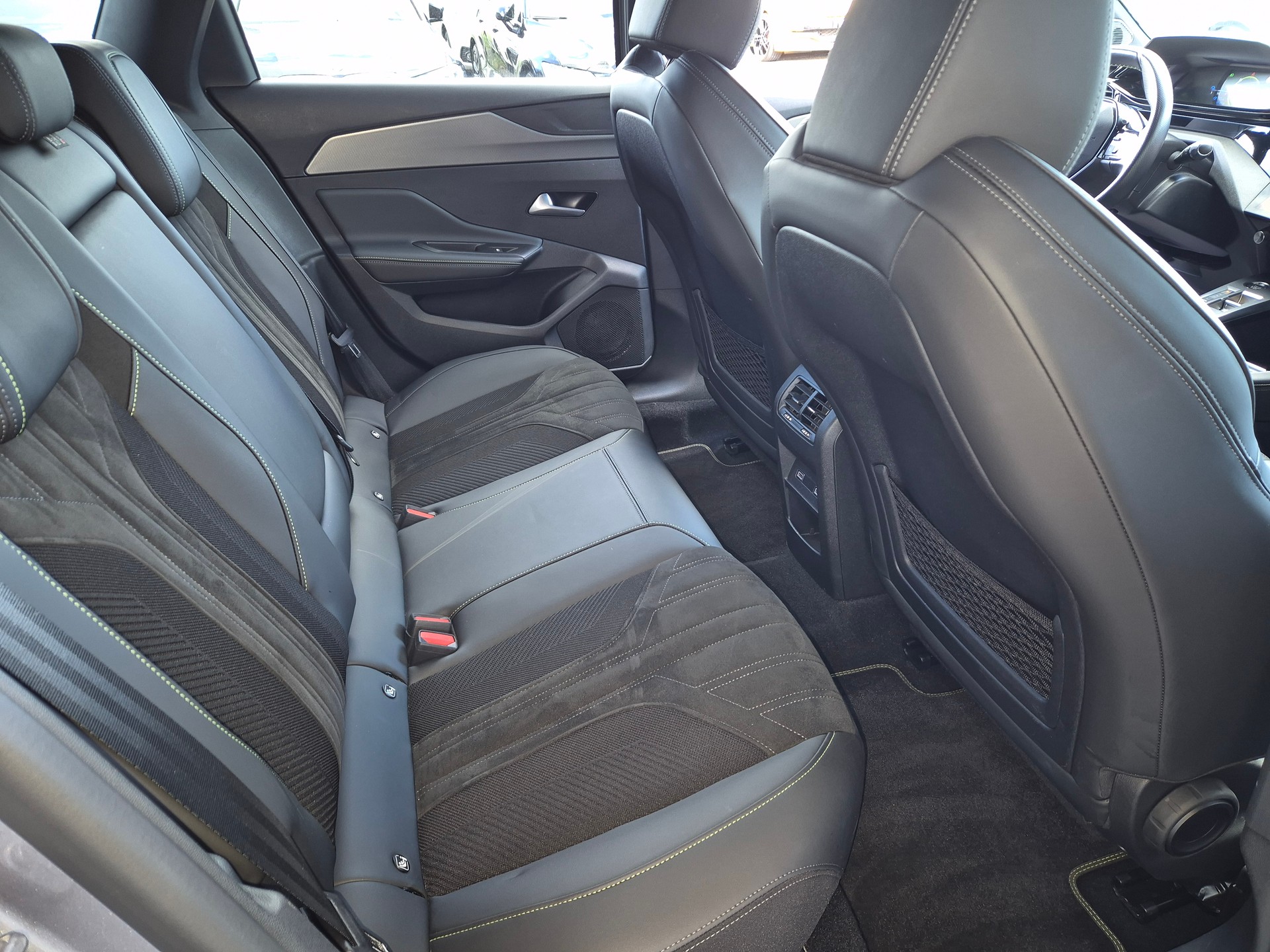 PEUGEOT 308 SW 1.6 PHEV 180 GT-image-15