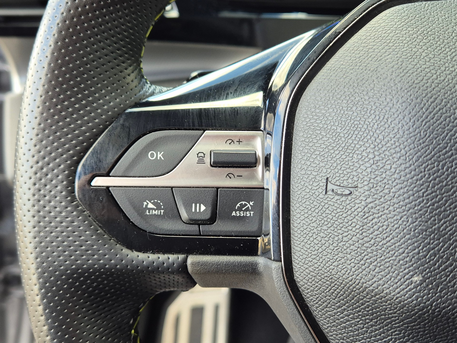 PEUGEOT 308 SW 1.6 PHEV 180 GT-image-27
