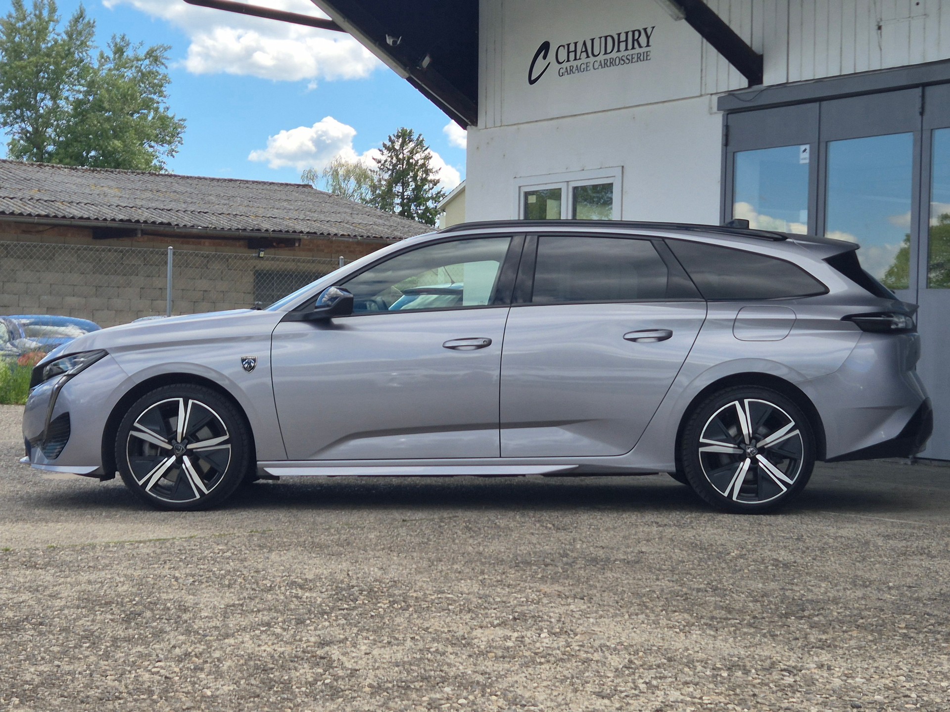 PEUGEOT 308 SW 1.6 PHEV 180 GT-image-9