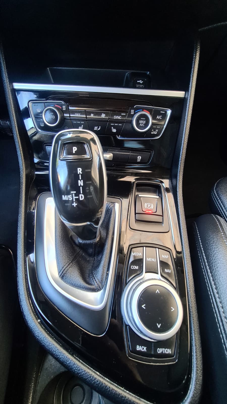 BMW 220d xDrive Gran Tourer Steptronic ** Teil-Leder ** Gr-Navi ** H.Up Disp ** Sitzheizung ** Frisch Ab MFK & Service ** **-image-12