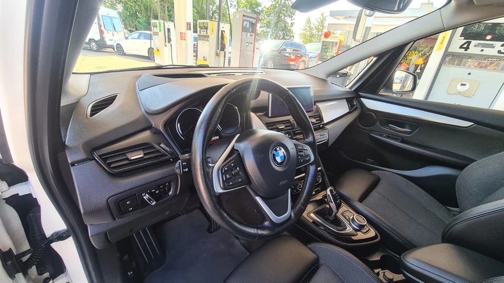 BMW 220d xDrive Gran Tourer Steptronic ** Teil-Leder ** Gr-Navi ** H.Up Disp ** Sitzheizung ** Frisch Ab MFK & Service ** **-image-16